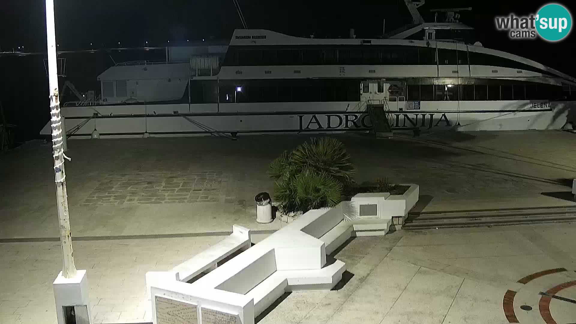 Web kamera Novalja promenada