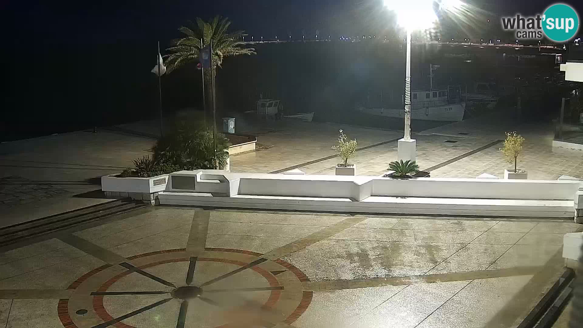 Novalja spletna kamera promenada