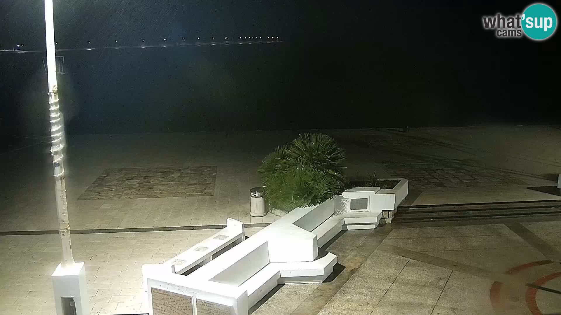 Novalja spletna kamera promenada