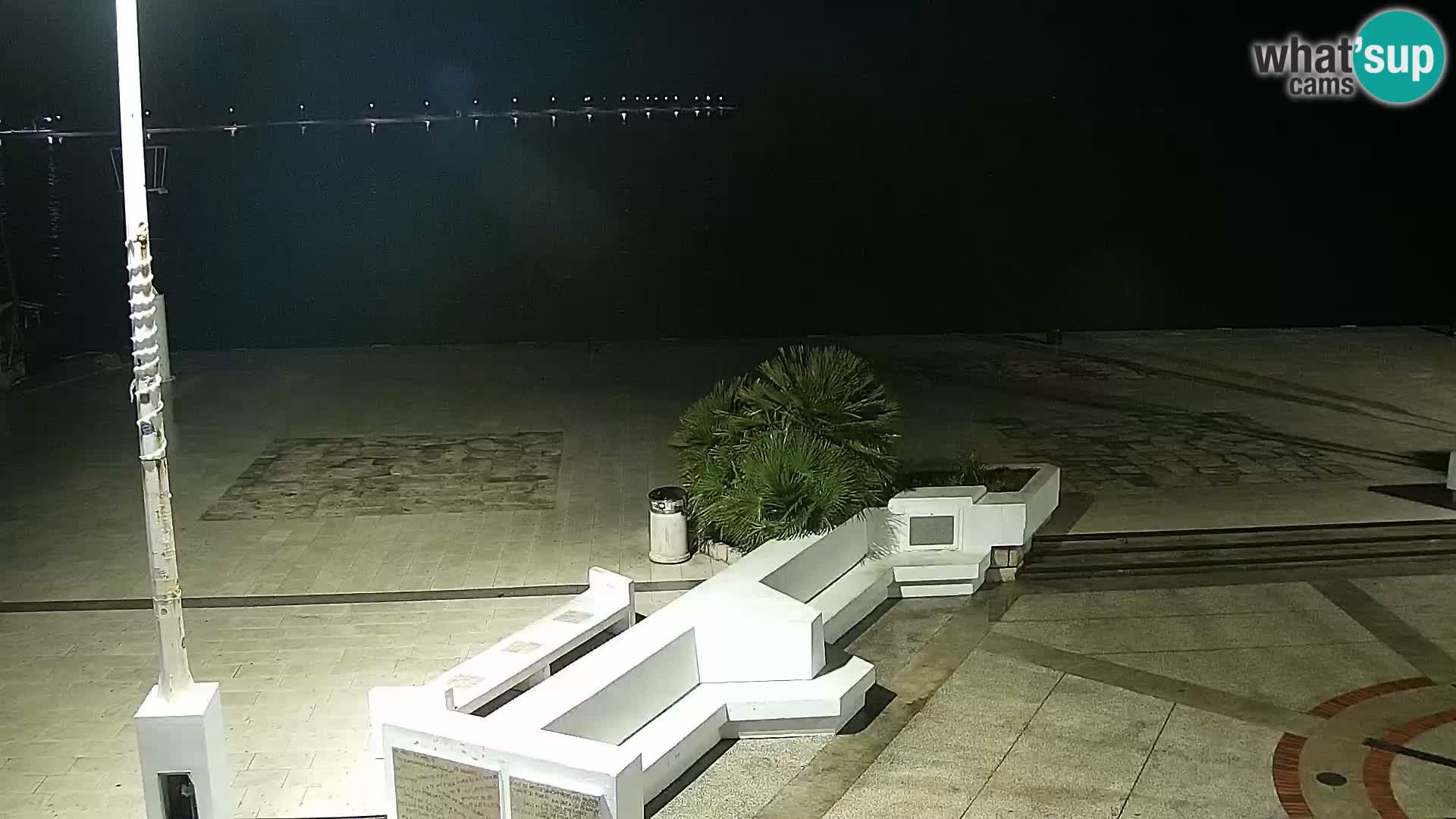 Webcam Novalja seaside promenade
