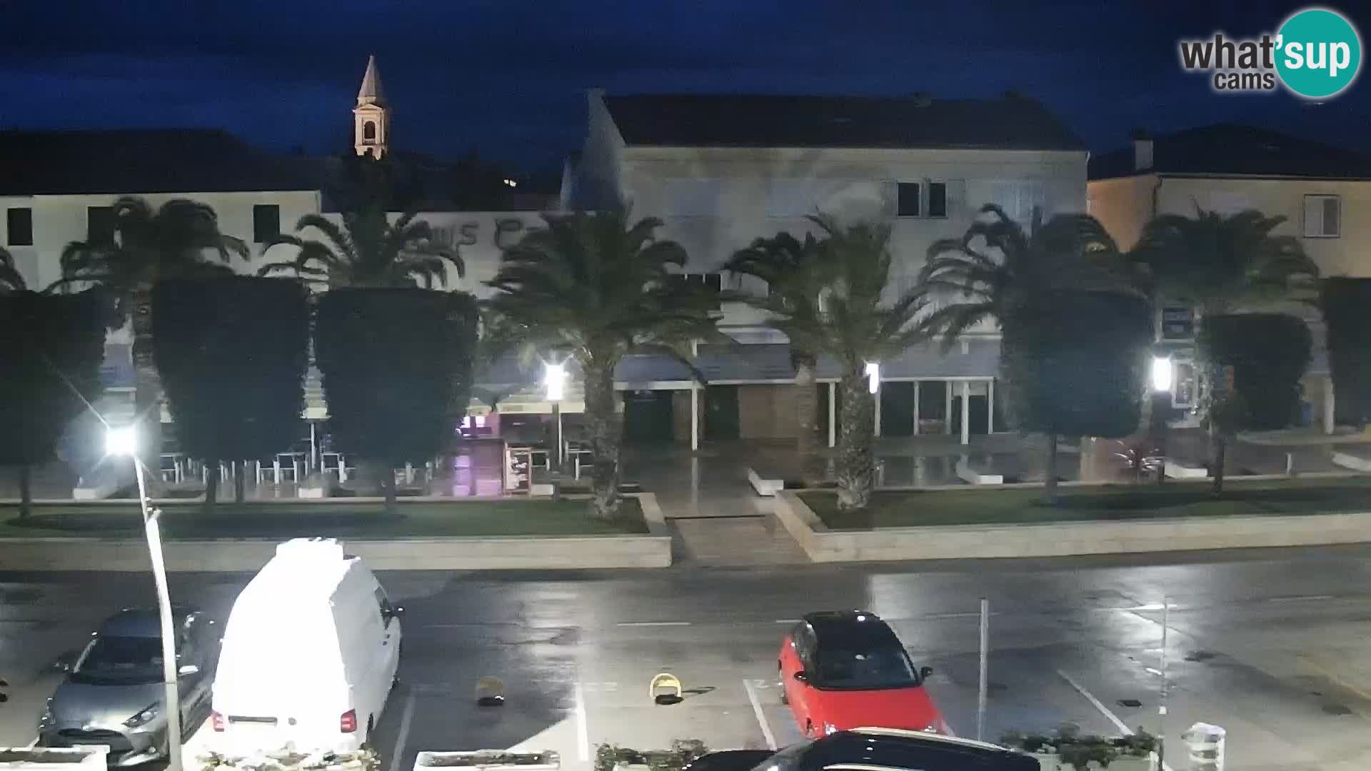 Web kamera Novalja promenada