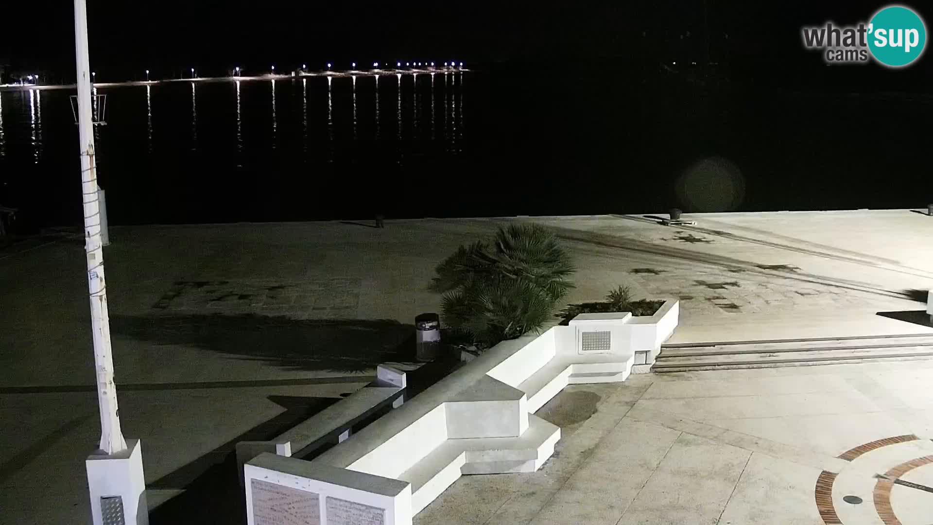 Web kamera Novalja promenada