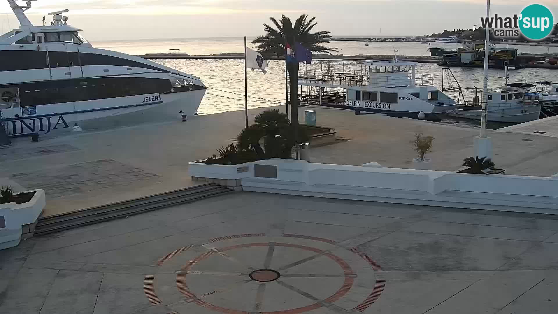 Web kamera Novalja promenada