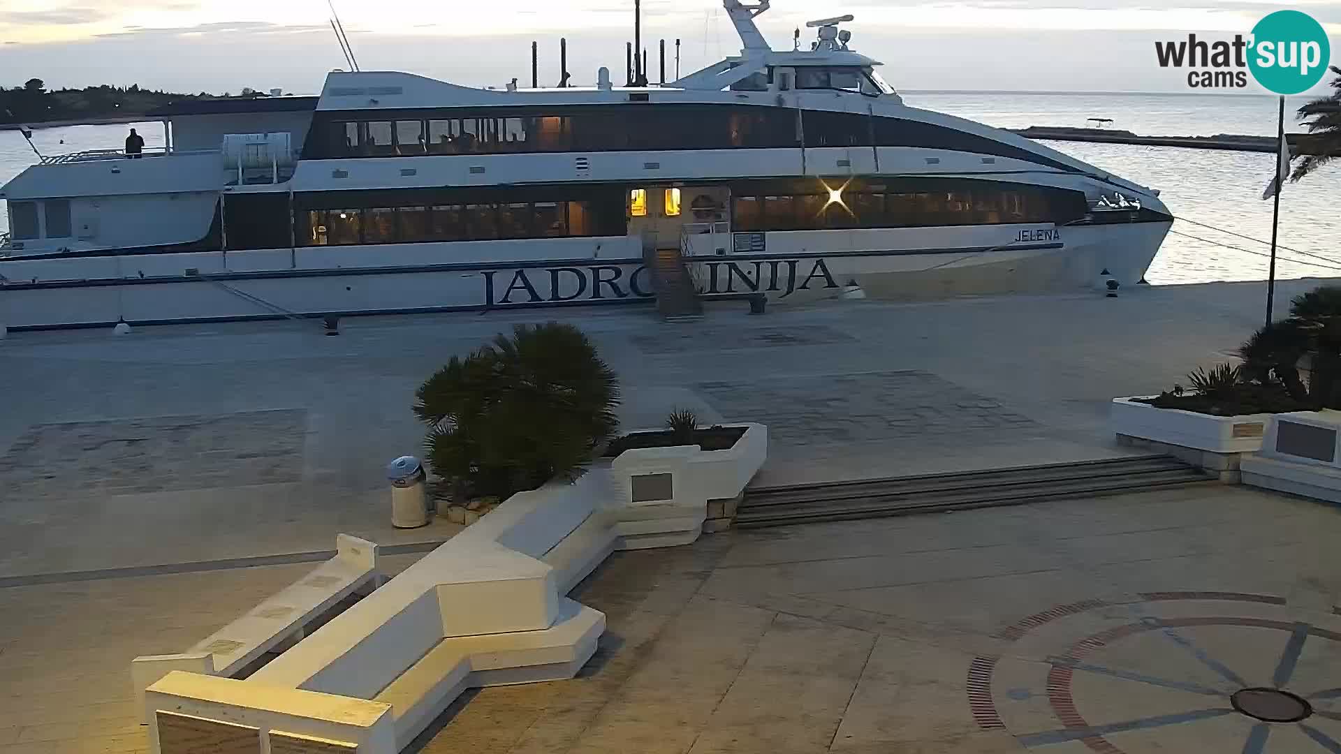 Novalja spletna kamera promenada