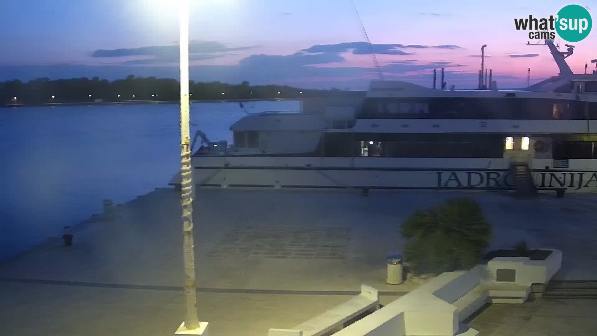 Web kamera Novalja promenada