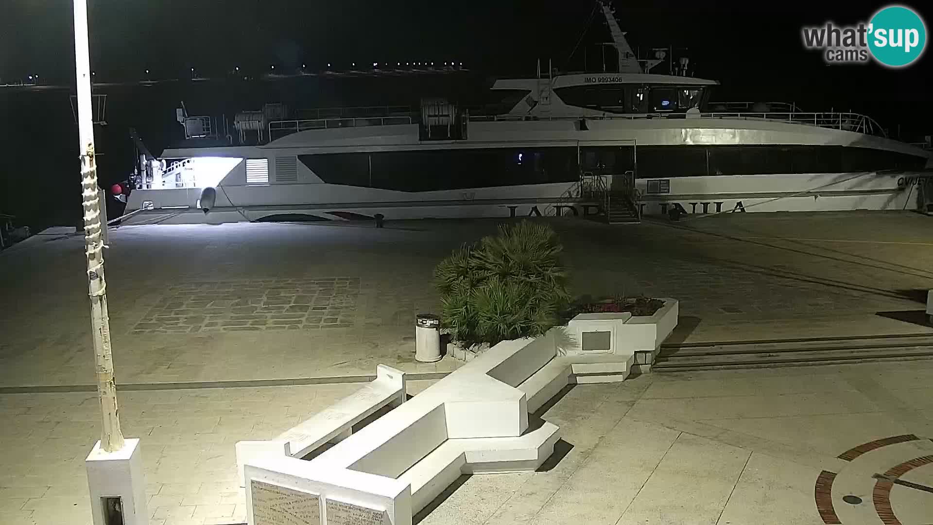 Novalja spletna kamera promenada