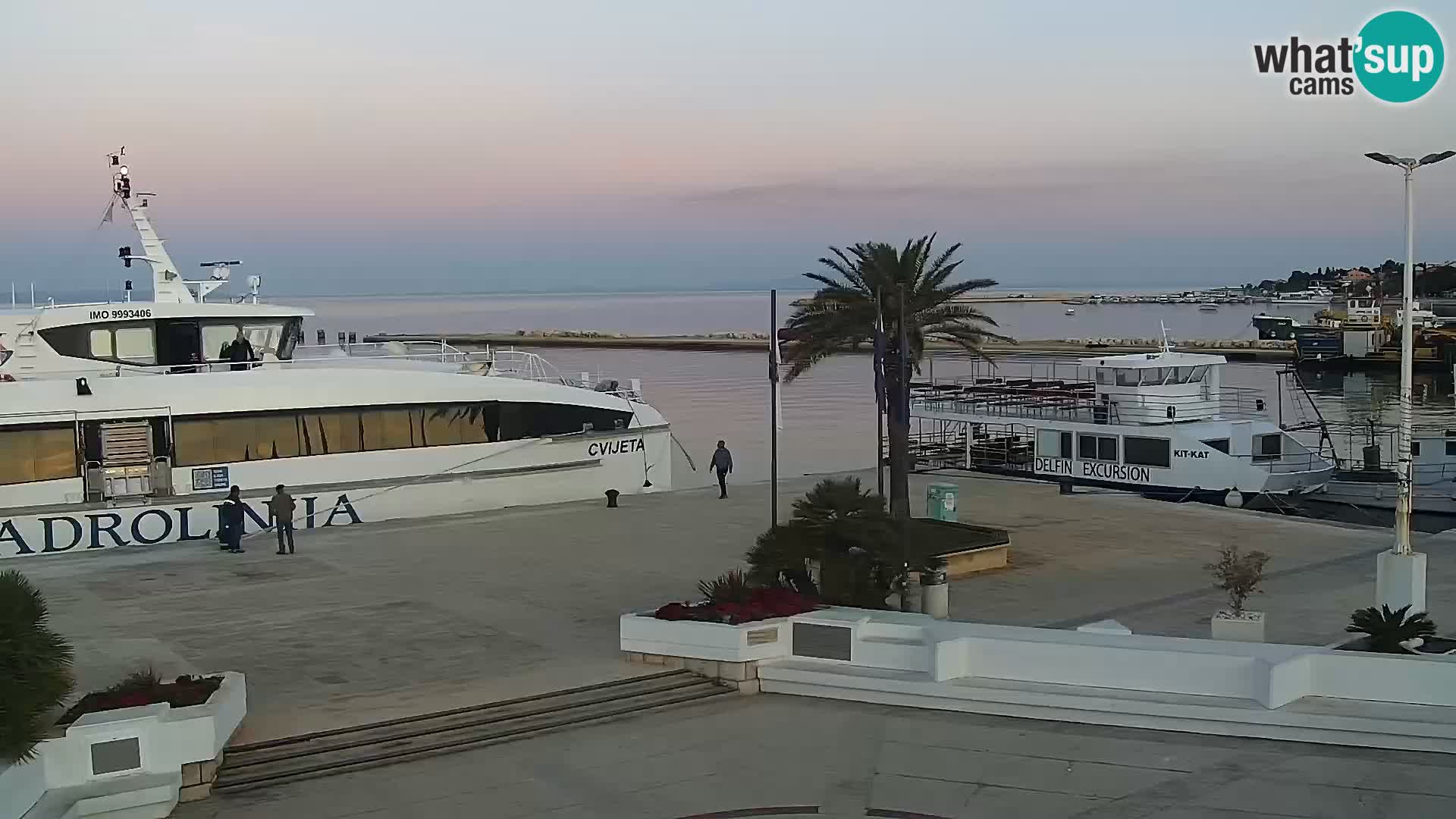 Webcam Novalja seaside promenade