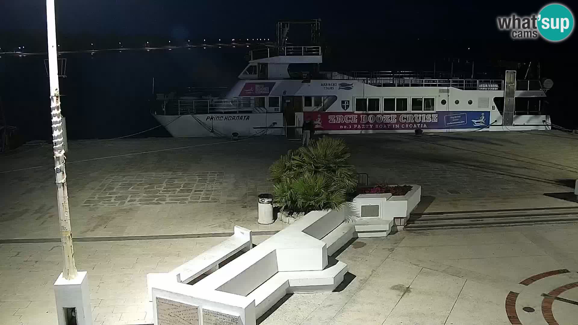 Novalja spletna kamera promenada