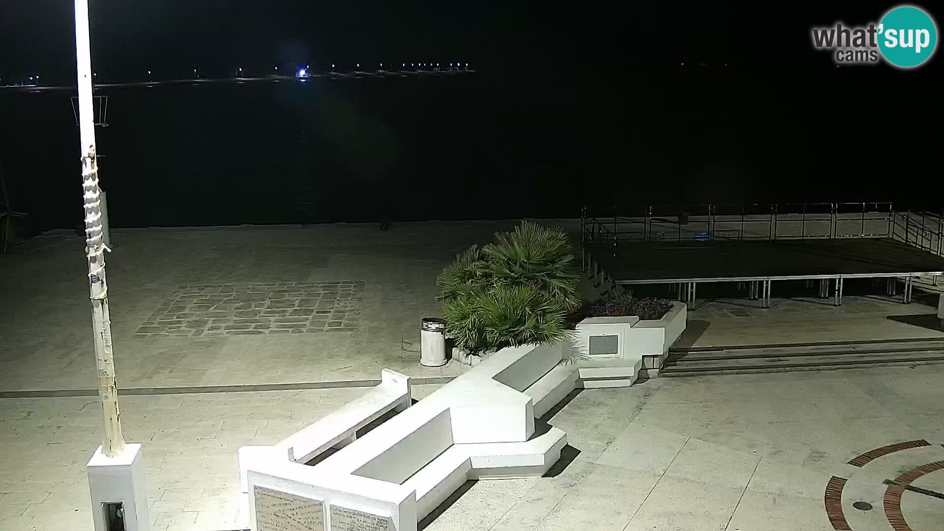 Web kamera Novalja promenada