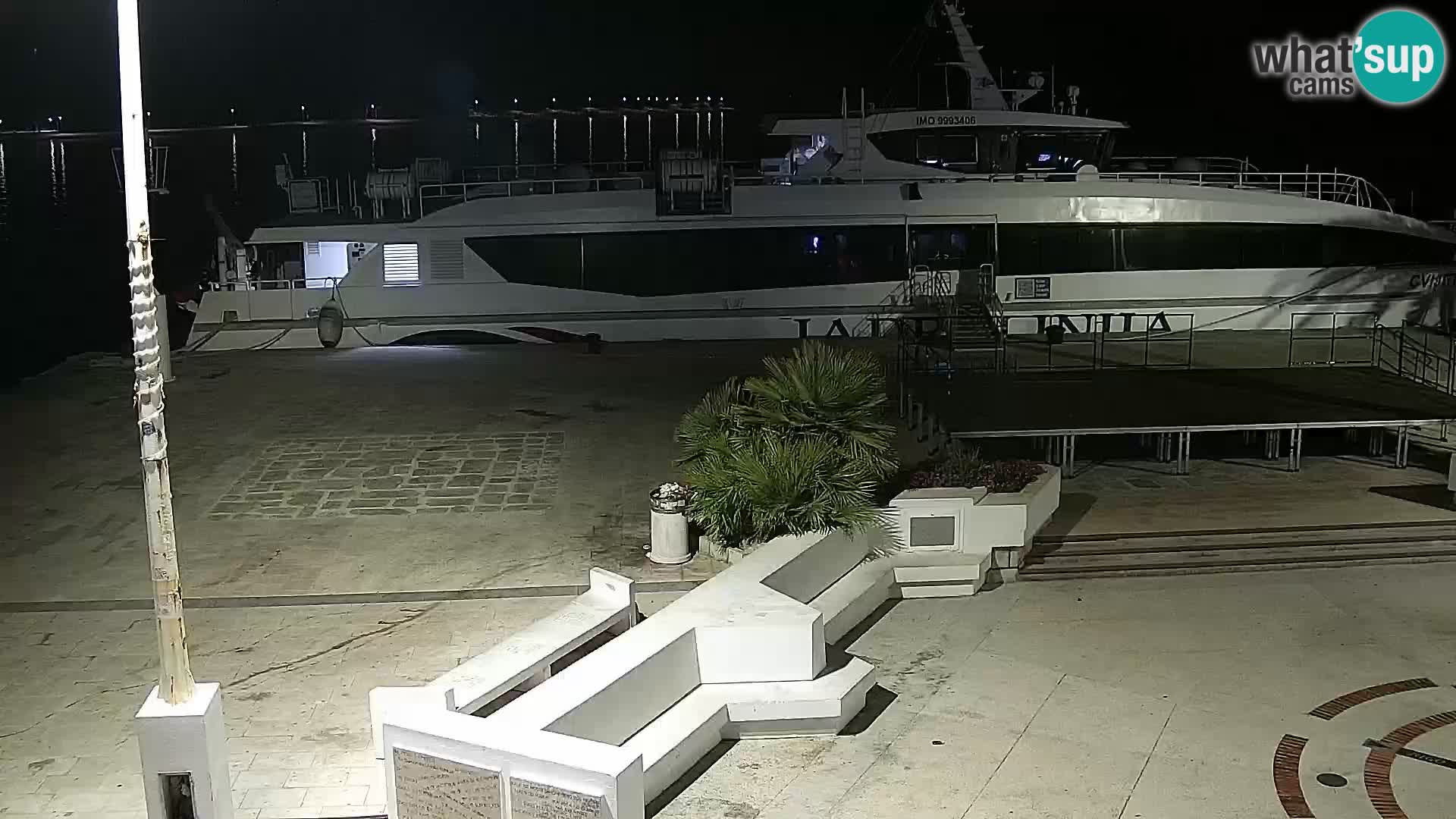 Web kamera Novalja promenada