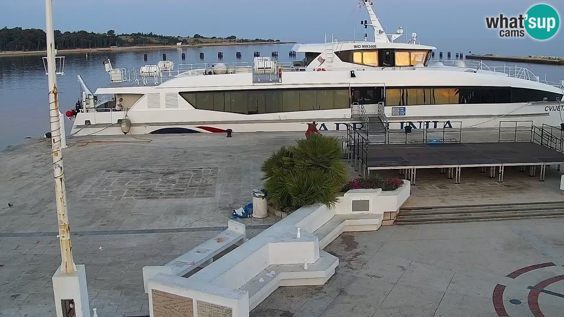 Novalja spletna kamera promenada