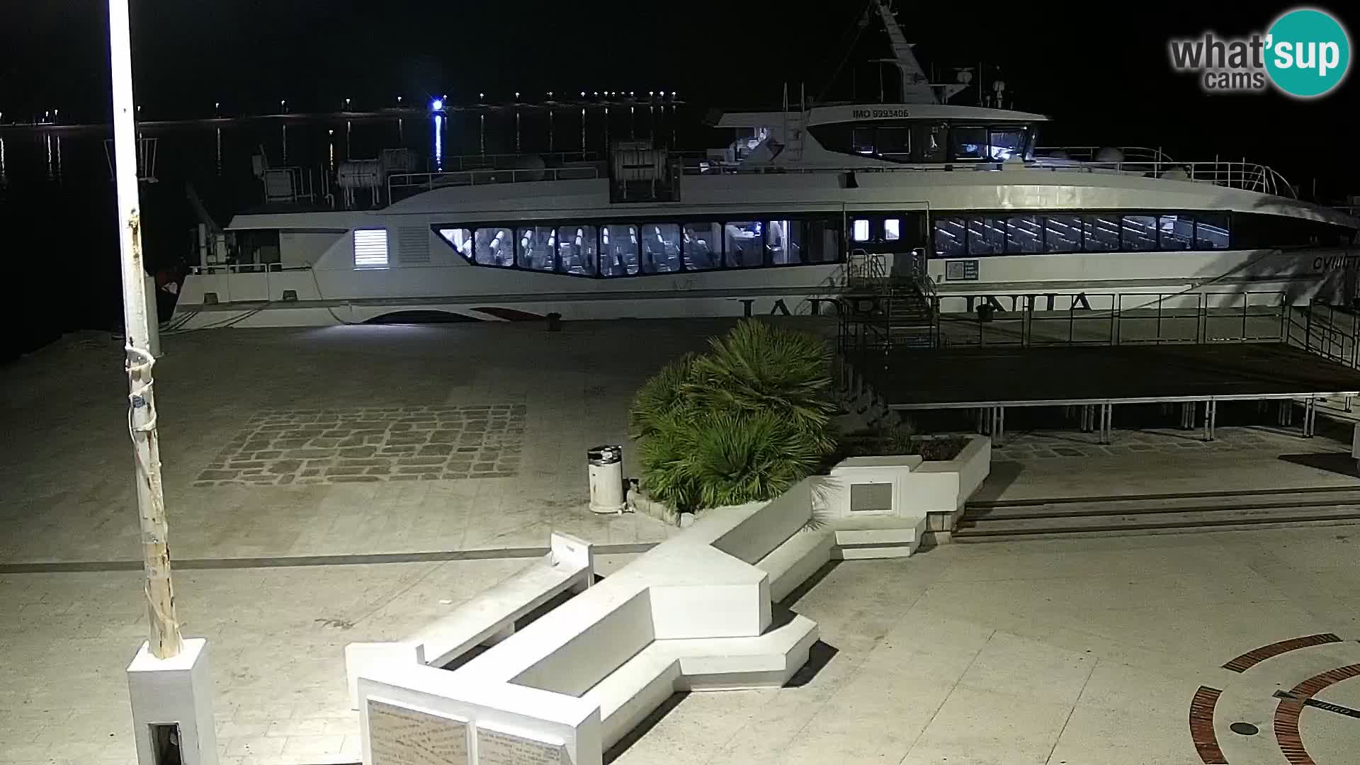 Web kamera Novalja promenada
