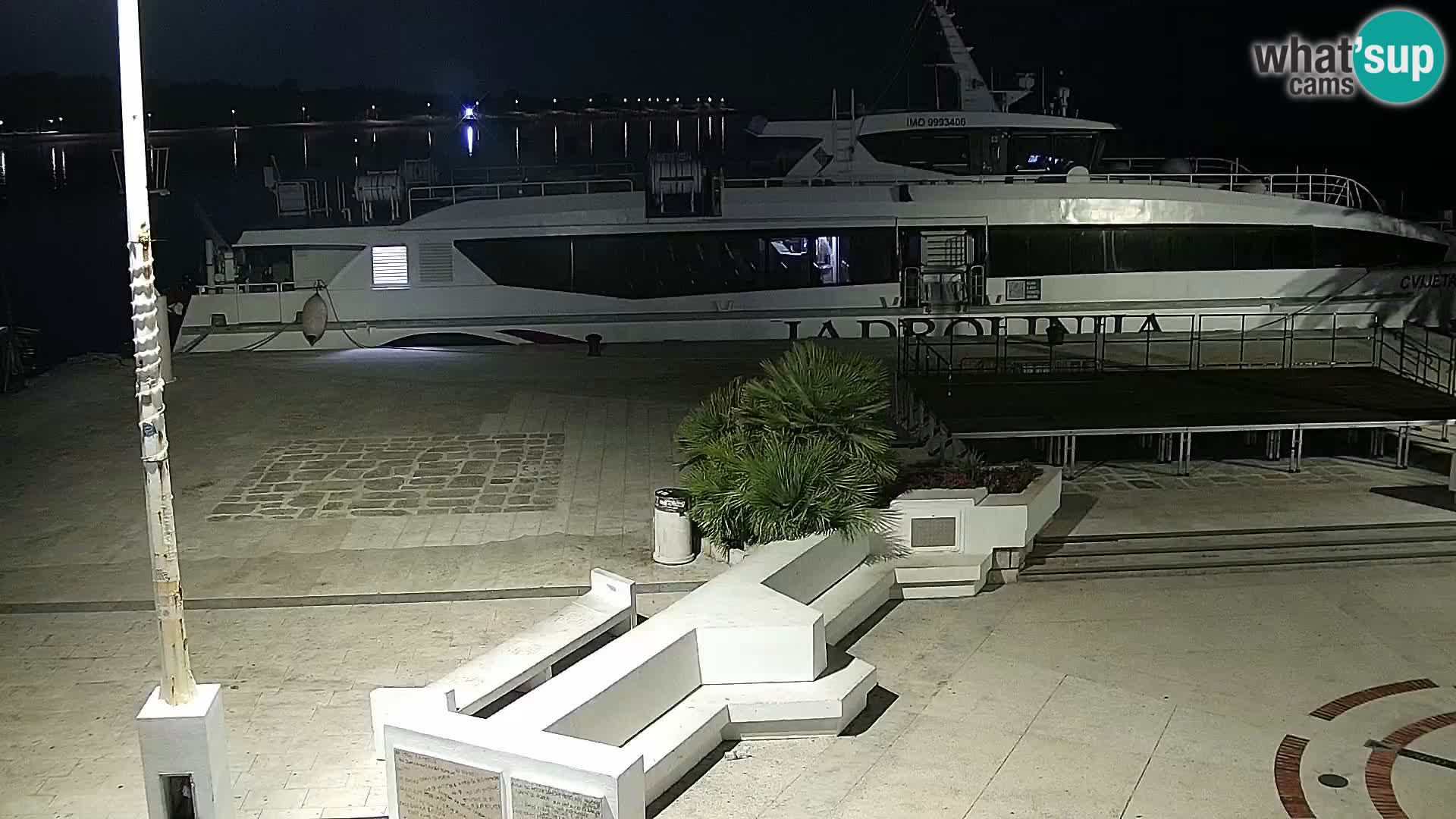 Web kamera Novalja promenada