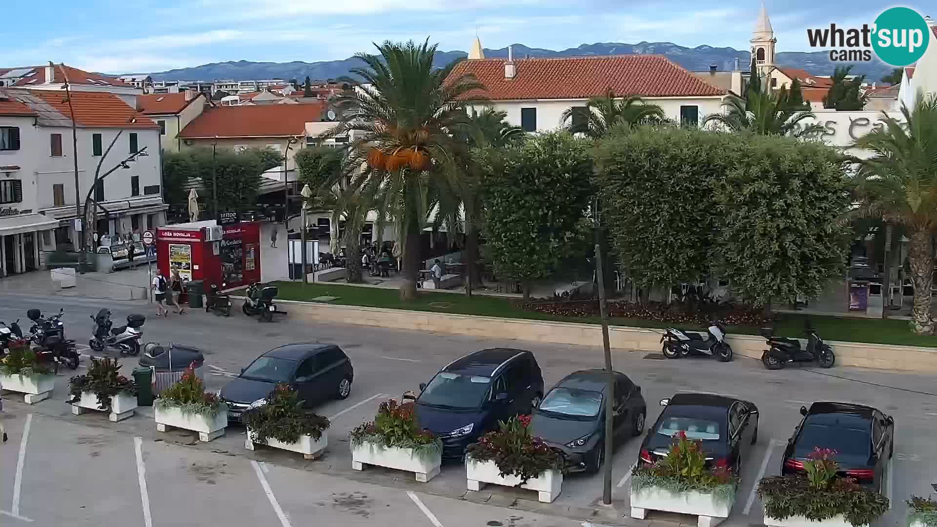 Web kamera Novalja promenada