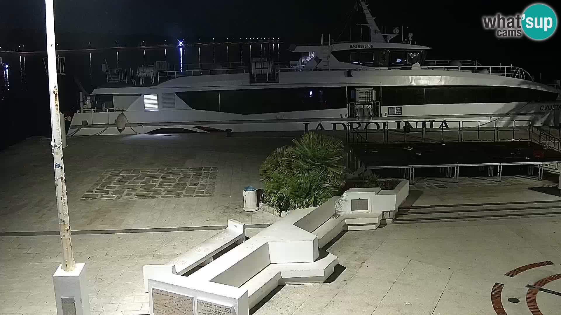 Web kamera Novalja promenada