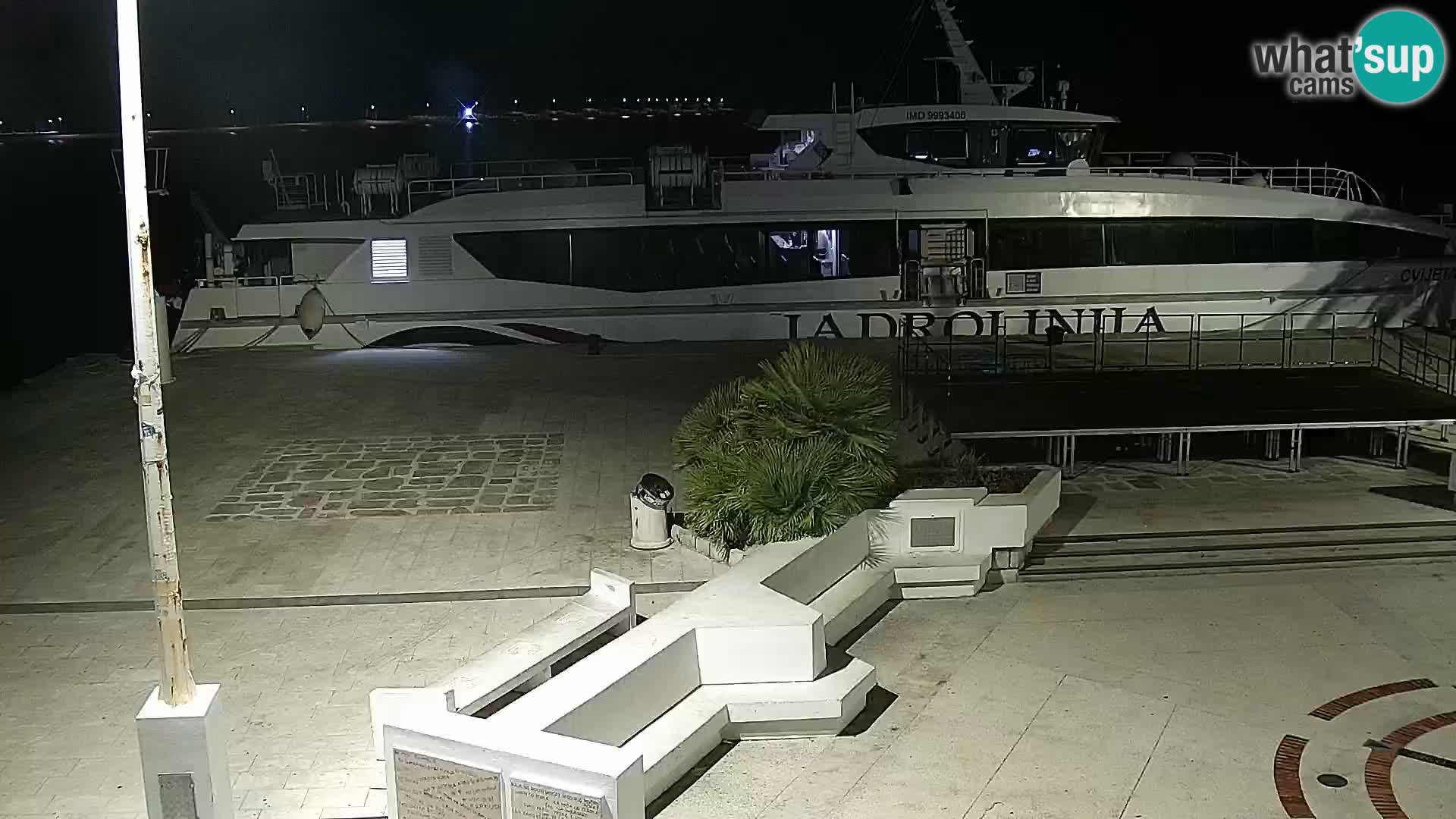 Web kamera Novalja promenada