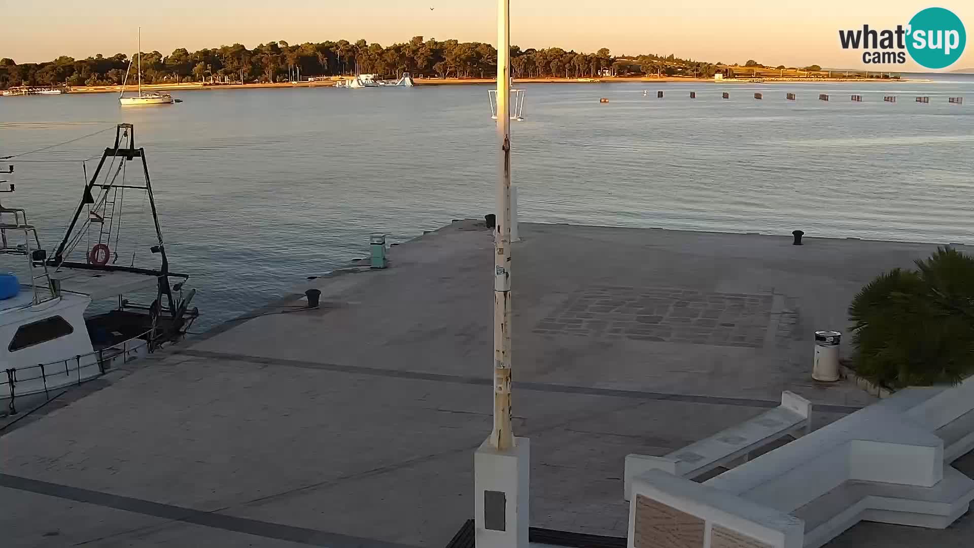 Webcam Novalja seaside promenade