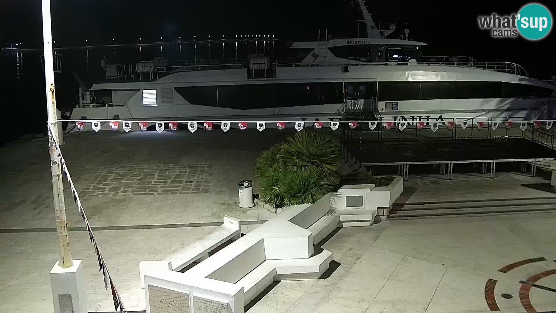 Web kamera Novalja promenada
