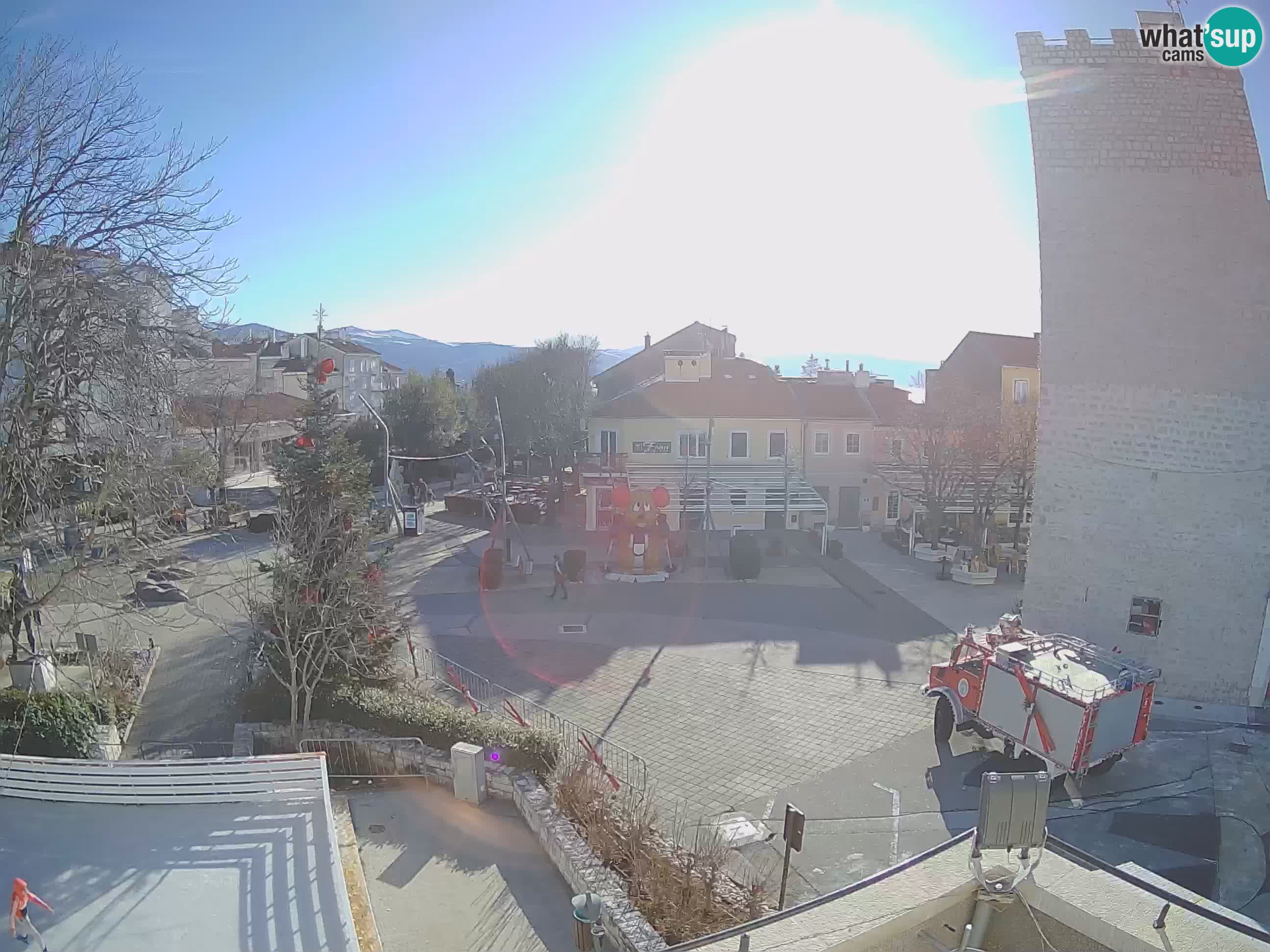 Webcam live – Novi Vinodolski – Main street Hrvatskih Branitelja