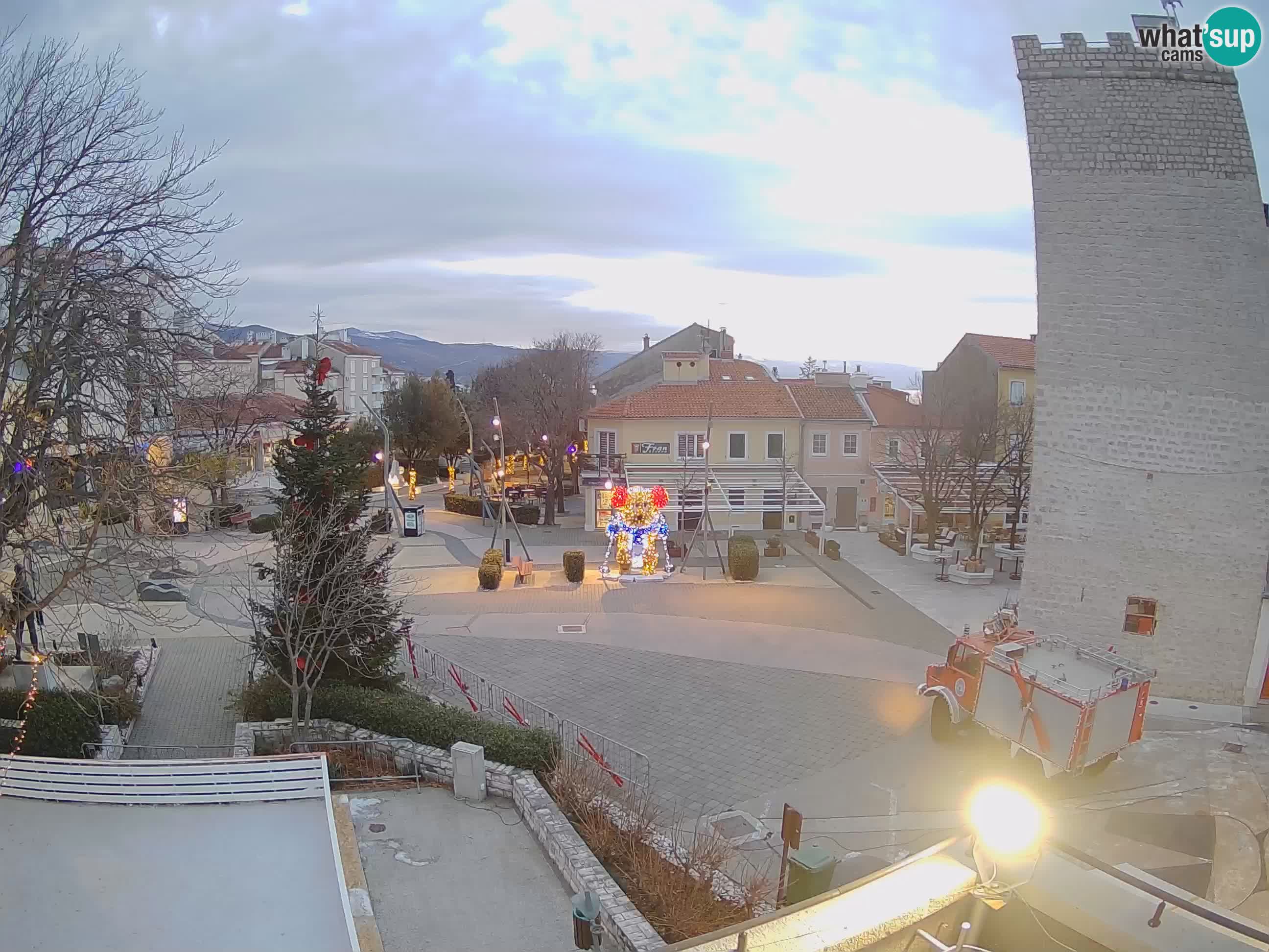 Webcam live – Novi Vinodolski – Main street Hrvatskih Branitelja