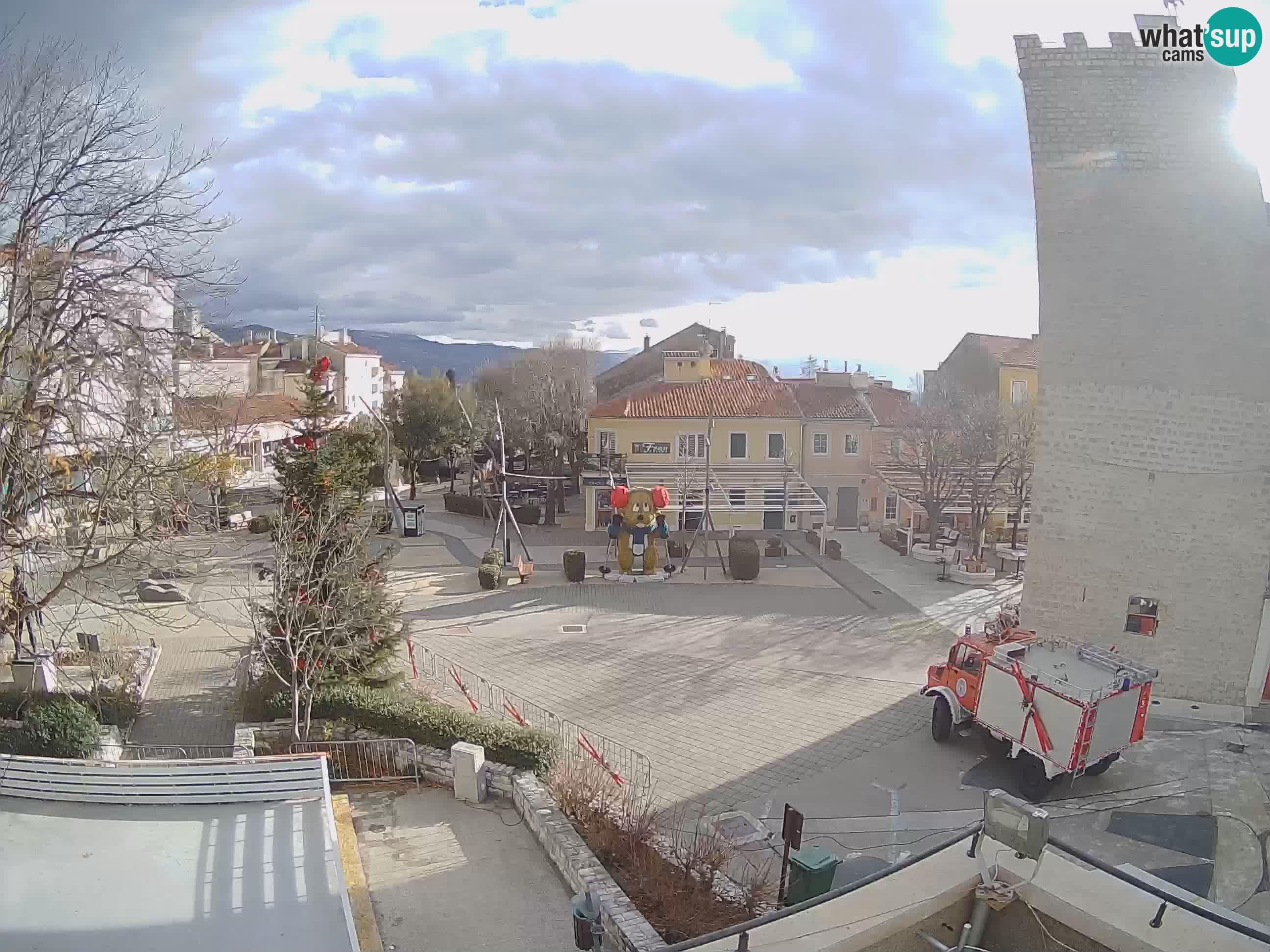 Webcam live – Novi Vinodolski – Main street Hrvatskih Branitelja