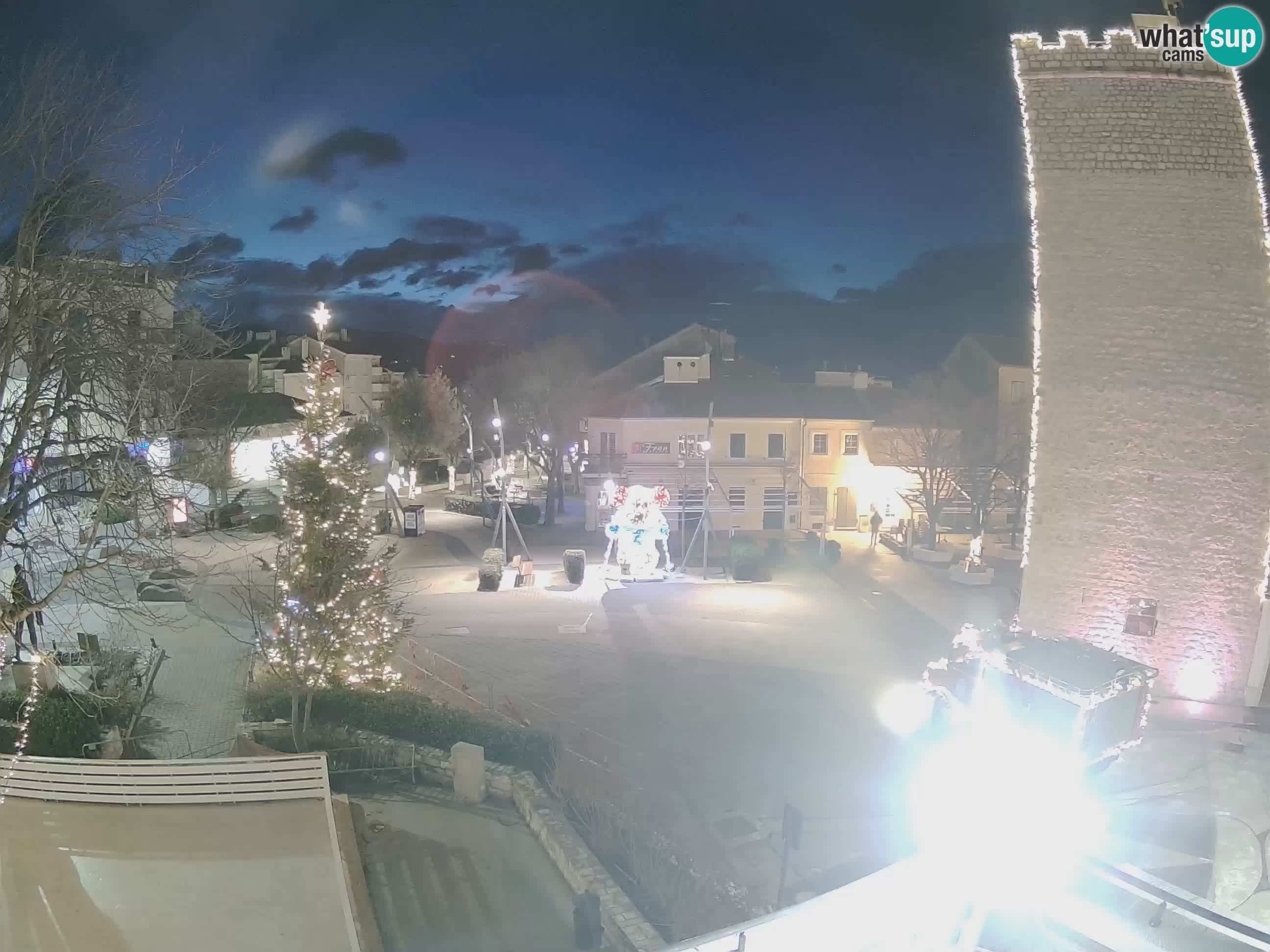 Webcam live – Novi Vinodolski – Main street Hrvatskih Branitelja