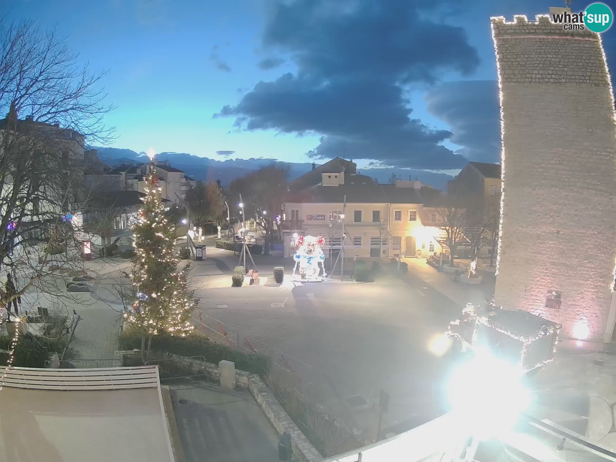 Webcam live – Novi Vinodolski – Main street Hrvatskih Branitelja