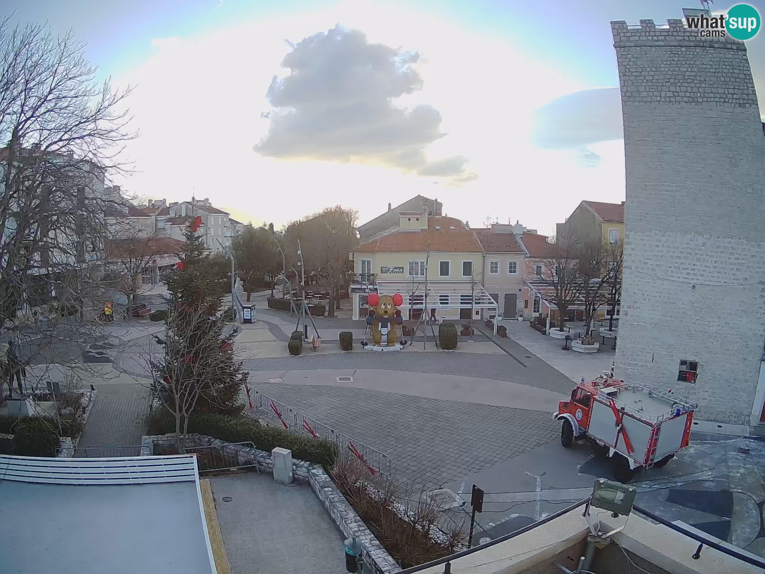 Webcam live – Novi Vinodolski – Main street Hrvatskih Branitelja