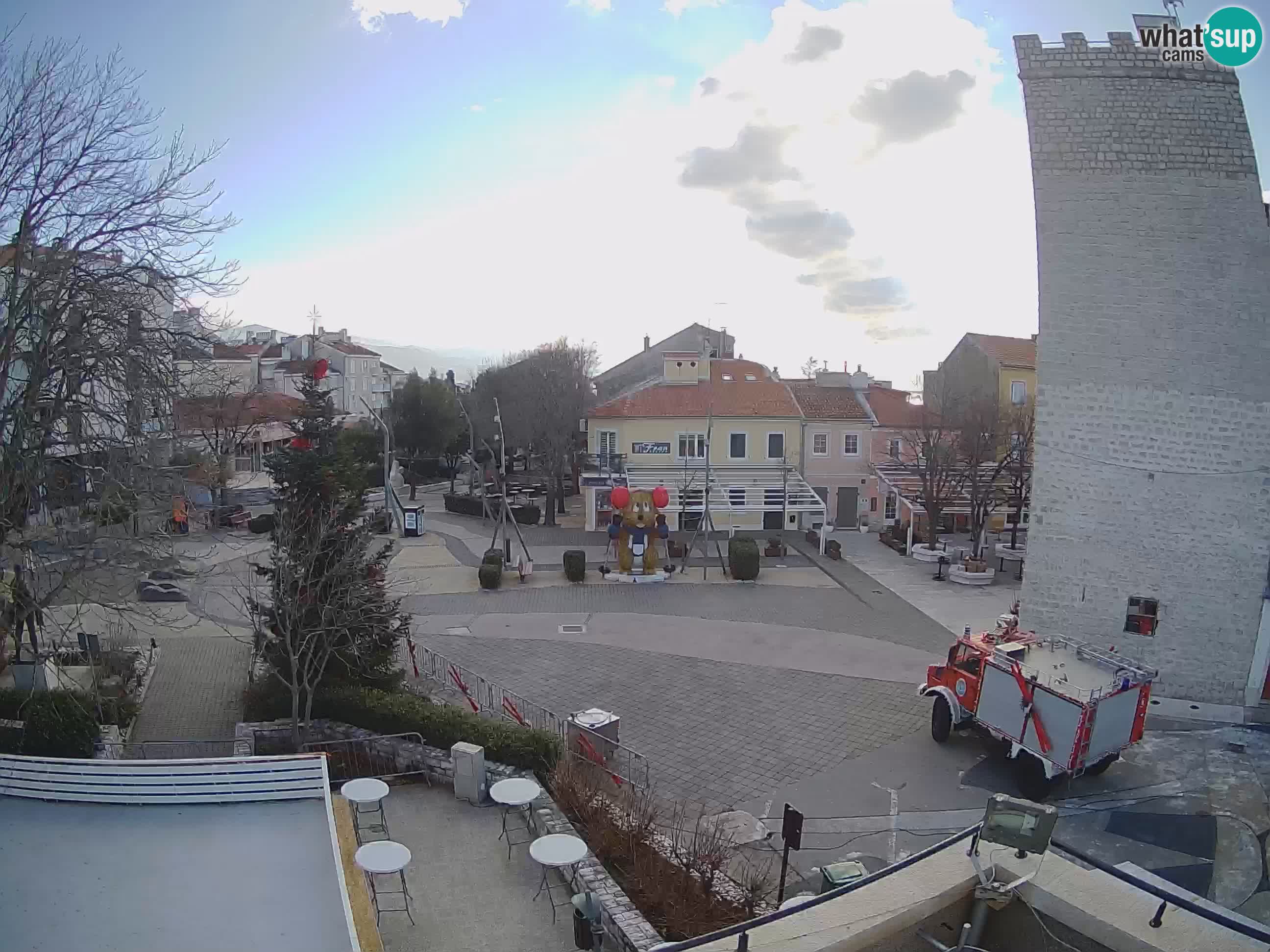 Webcam live – Novi Vinodolski – Main street Hrvatskih Branitelja