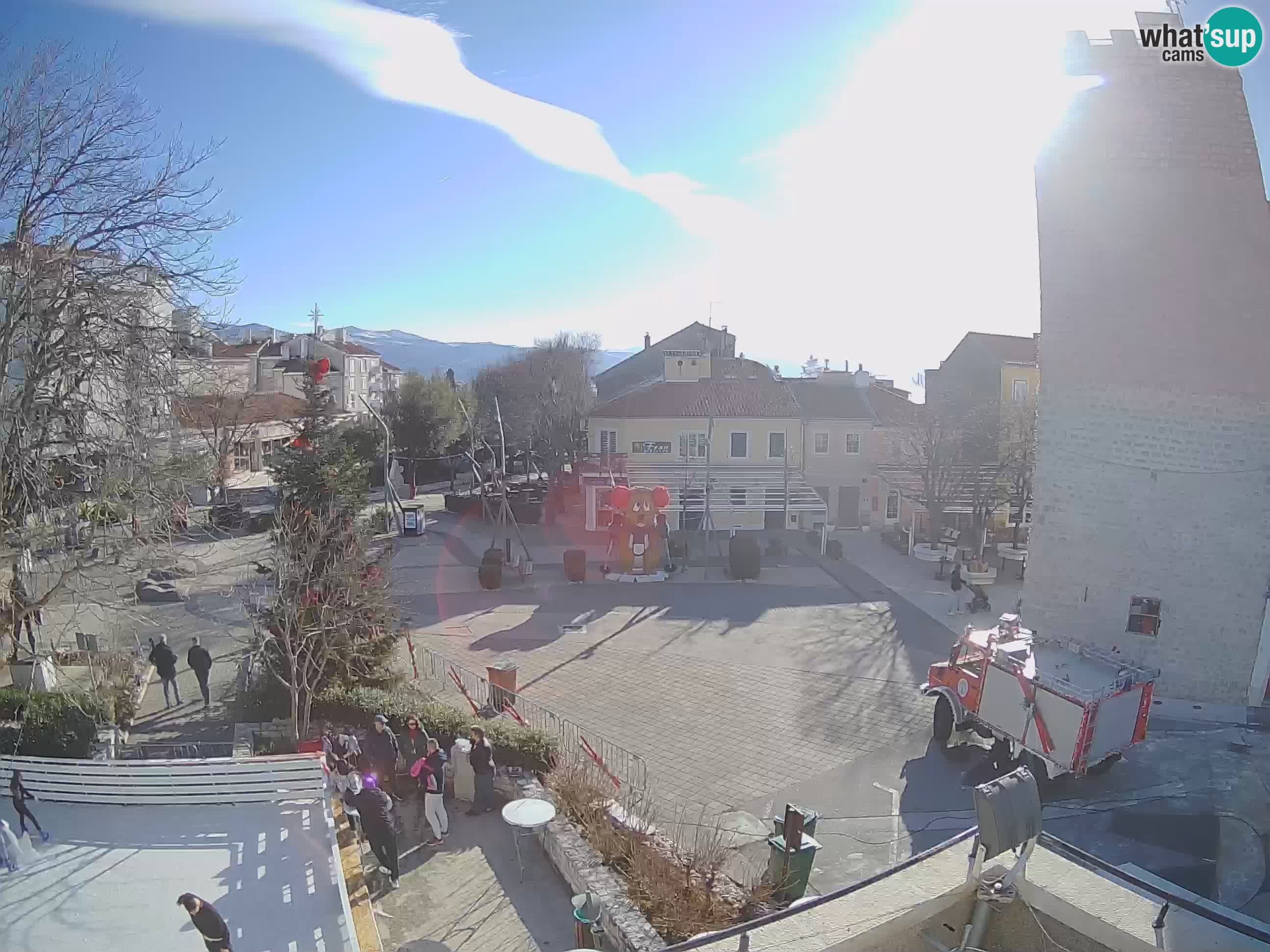 Webcam live – Novi Vinodolski – Main street Hrvatskih Branitelja