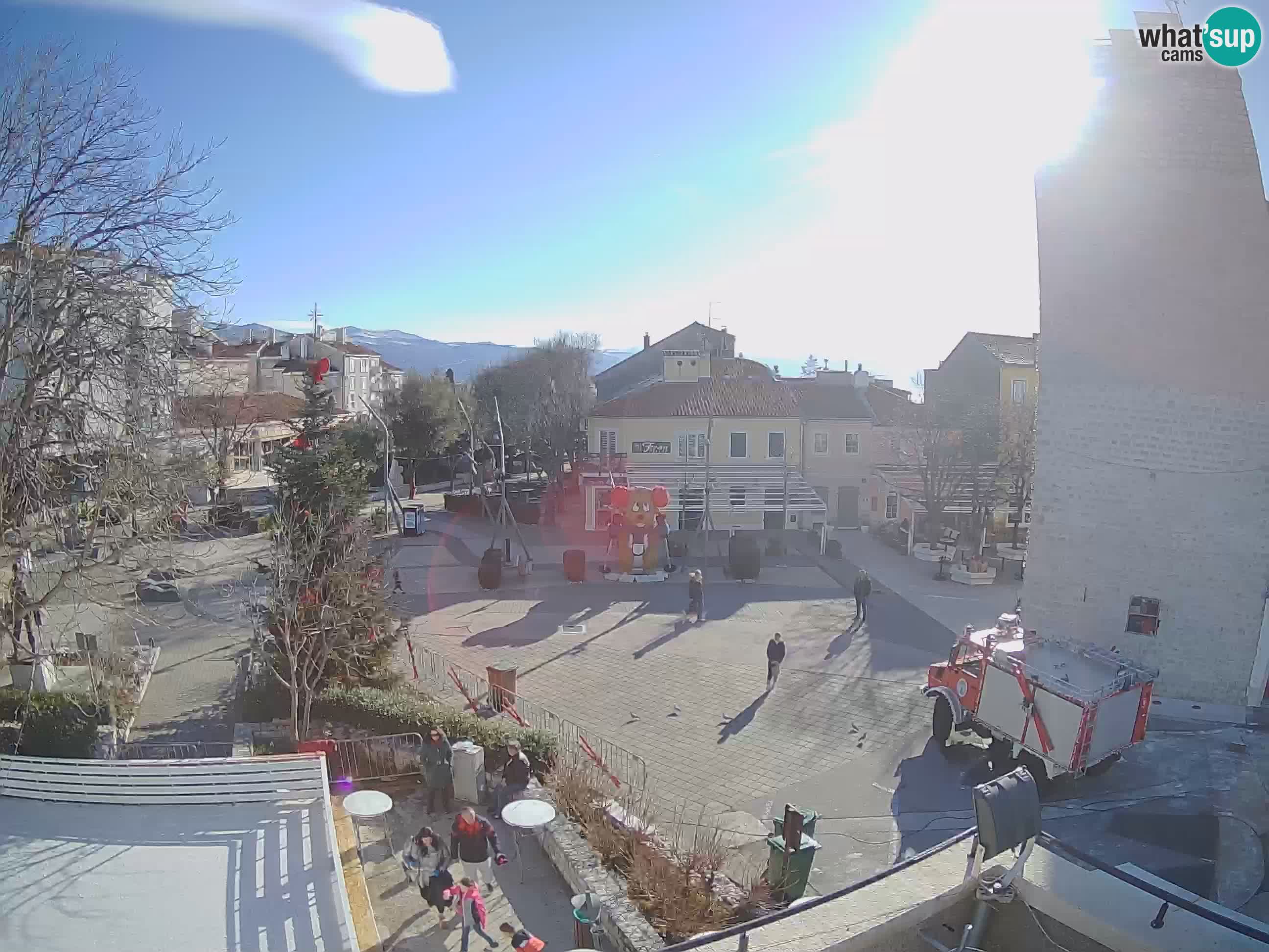 Webcam live – Novi Vinodolski – Main street Hrvatskih Branitelja