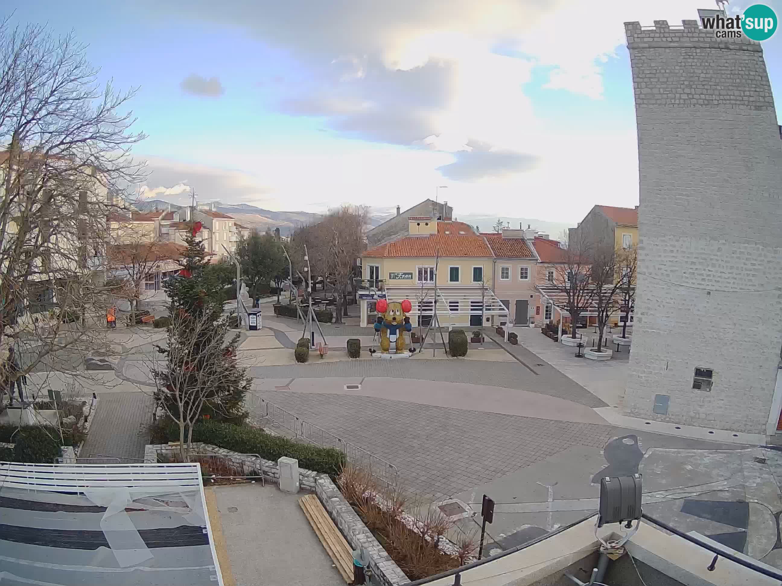 Webcam live – Novi Vinodolski – Main street Hrvatskih Branitelja