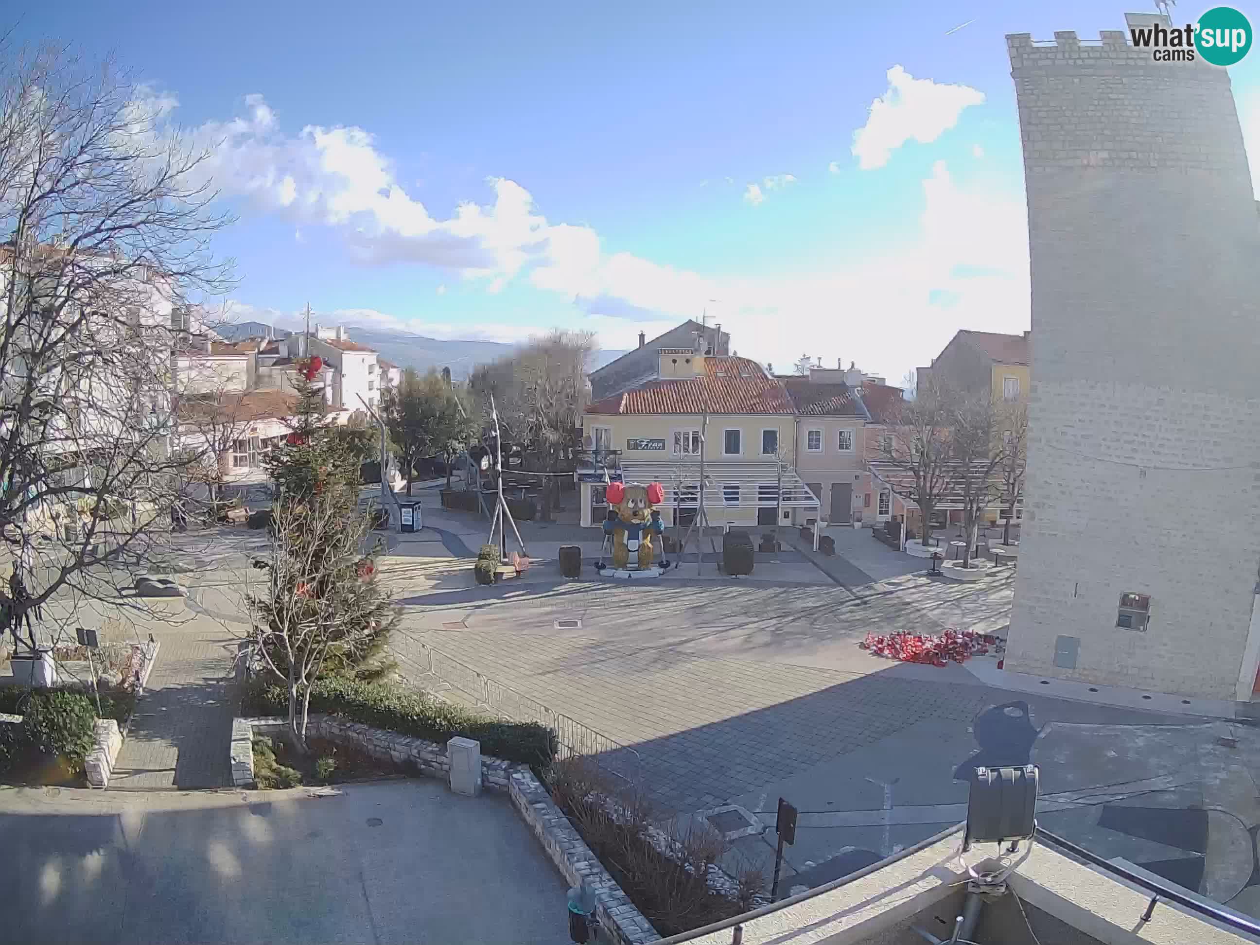 Webcam live – Novi Vinodolski – Main street Hrvatskih Branitelja