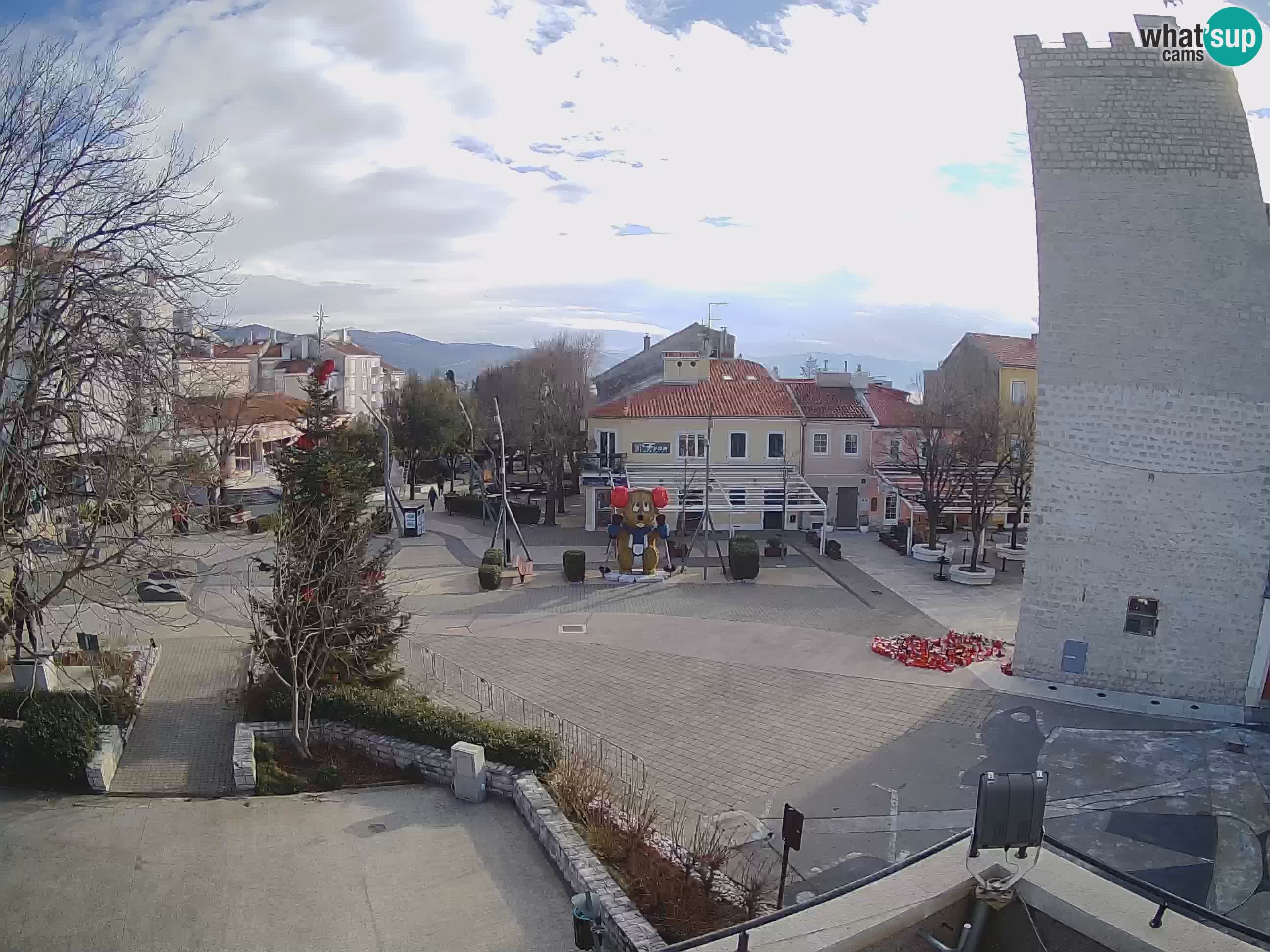 Webcam live – Novi Vinodolski – Main street Hrvatskih Branitelja