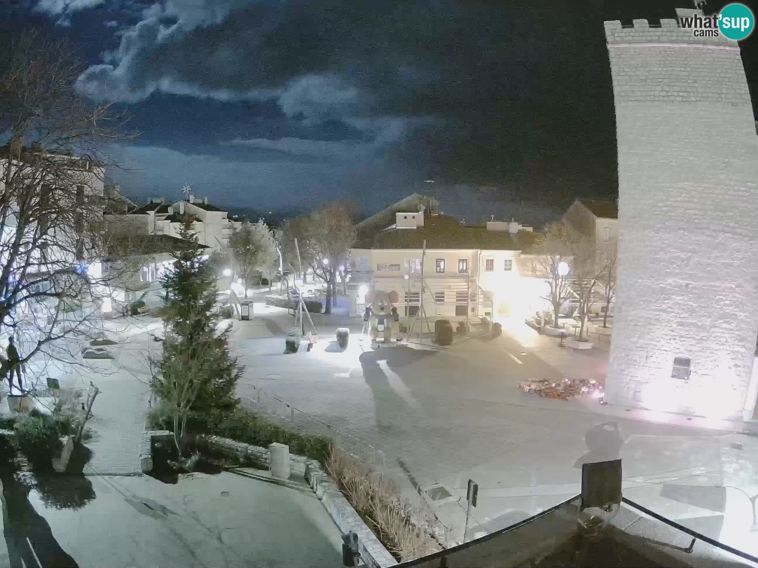 Webcam live – Novi Vinodolski – Main street Hrvatskih Branitelja