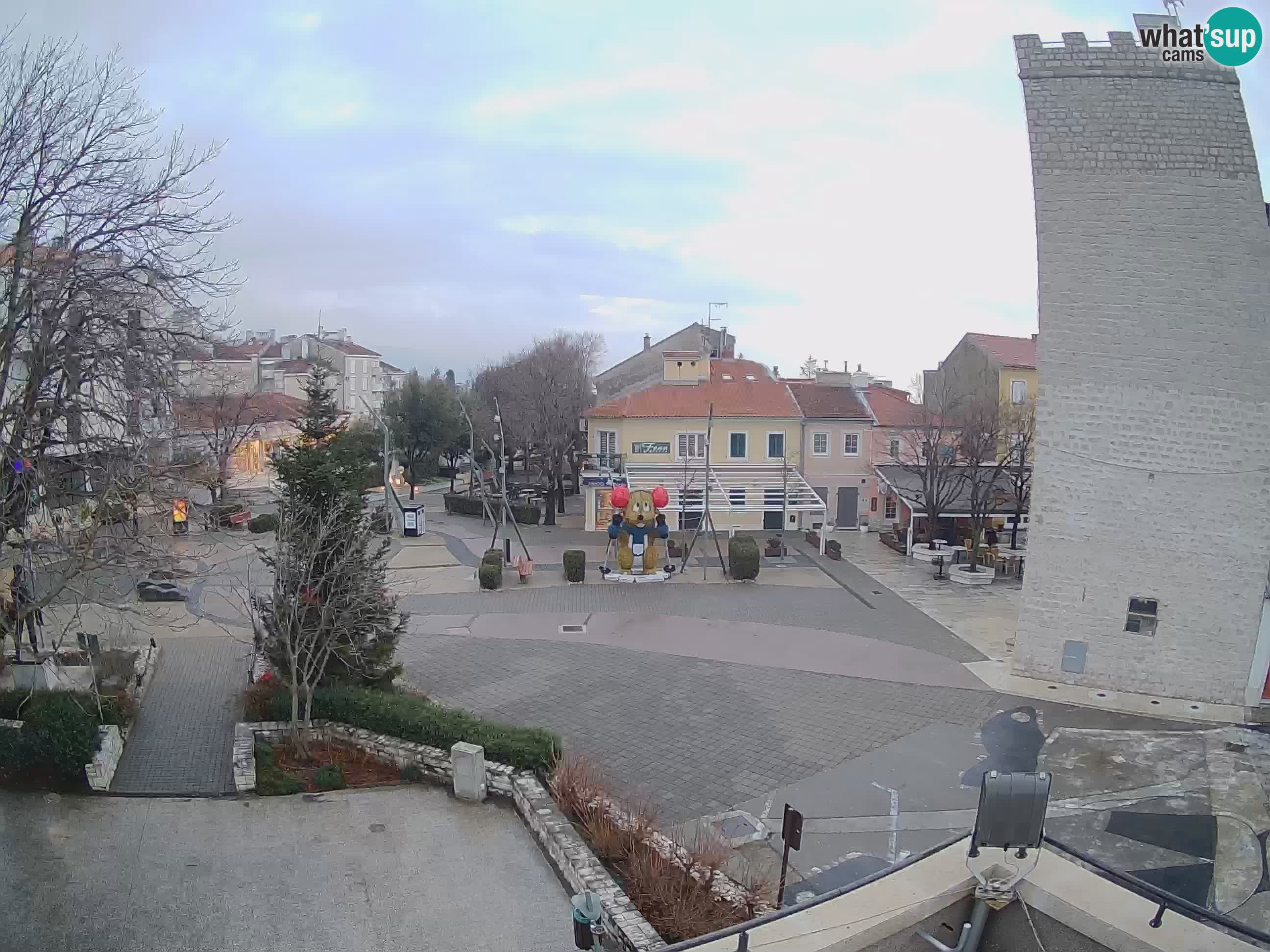 Webcam live – Novi Vinodolski – Main street Hrvatskih Branitelja