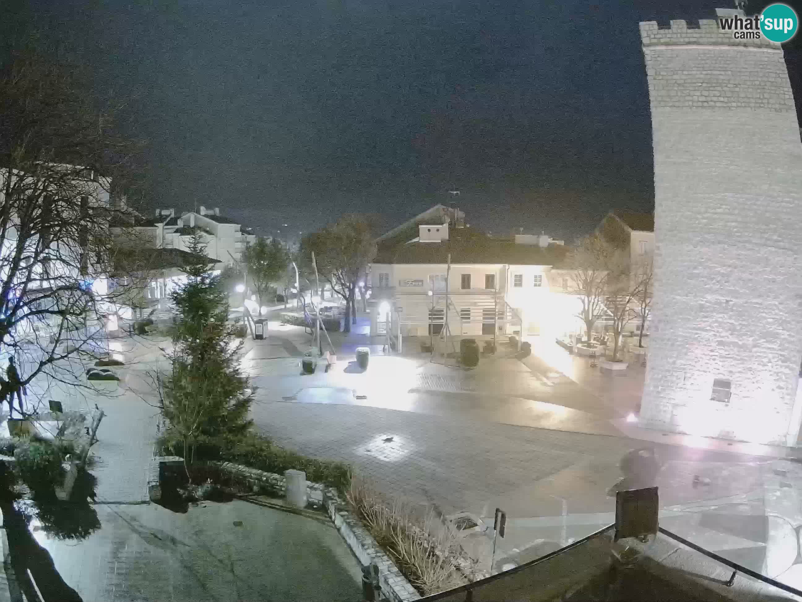 Webcam live – Novi Vinodolski – Main street Hrvatskih Branitelja