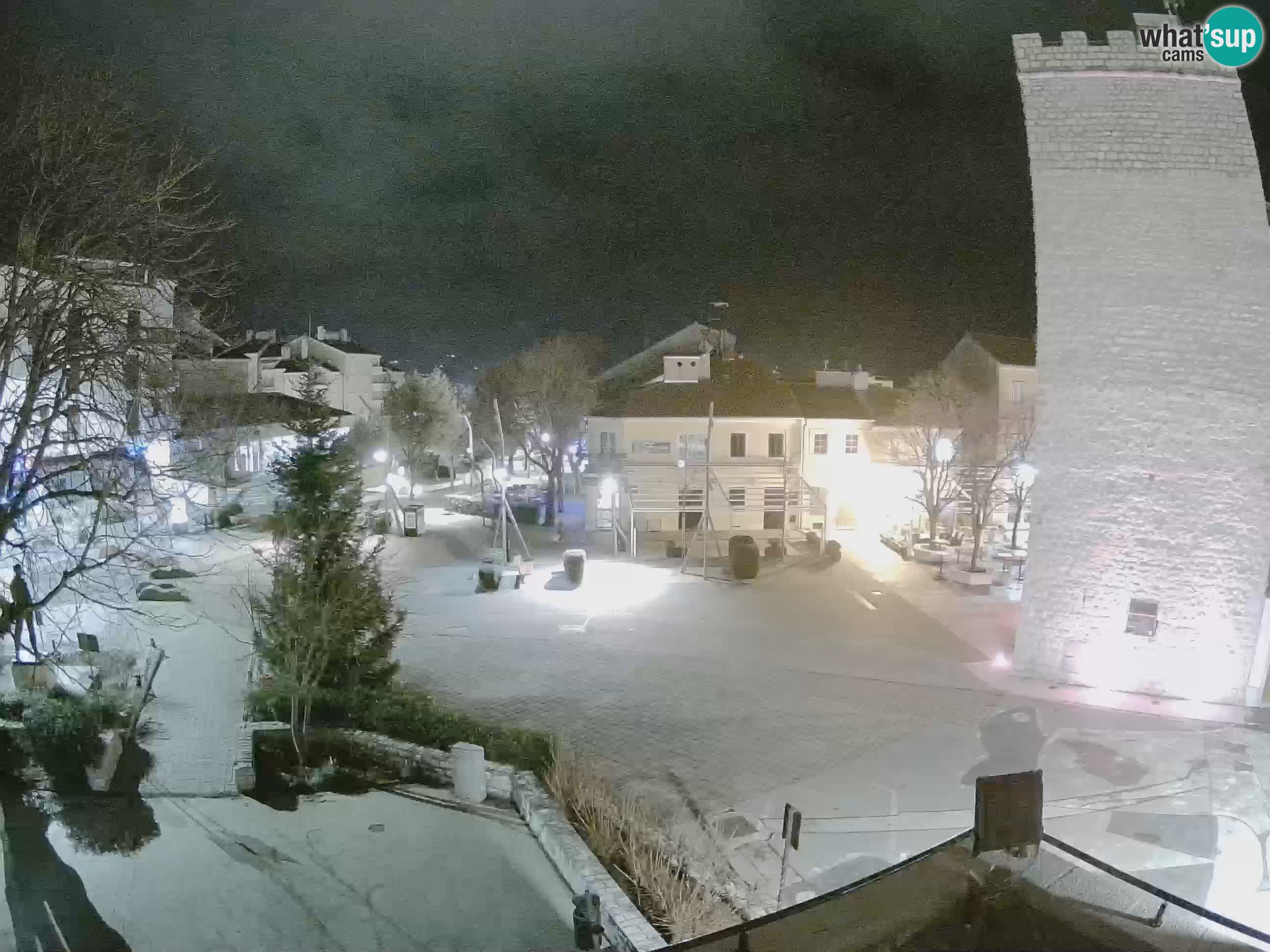 Webcam live – Novi Vinodolski – Main street Hrvatskih Branitelja