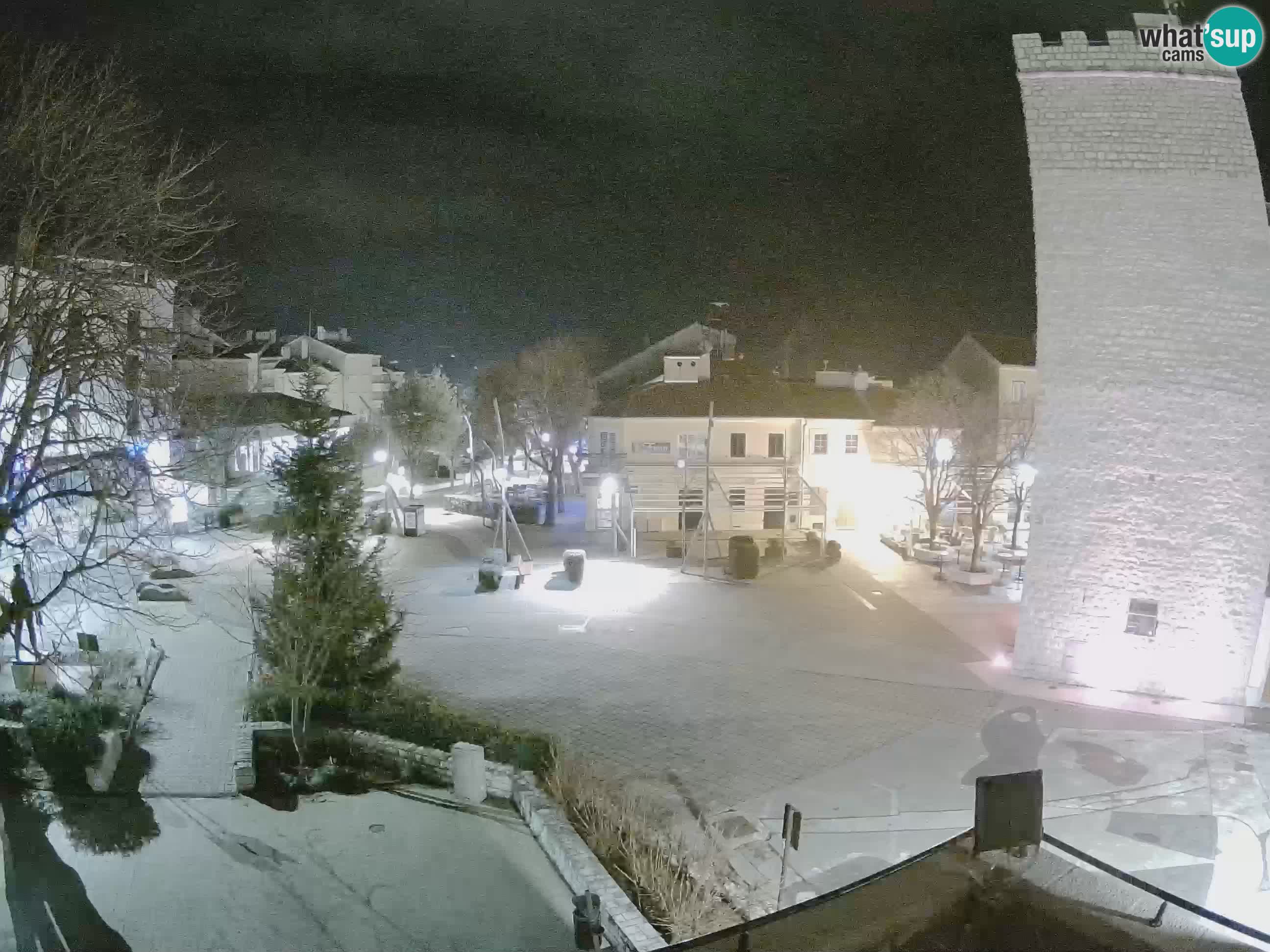 Webcam live – Novi Vinodolski – Main street Hrvatskih Branitelja