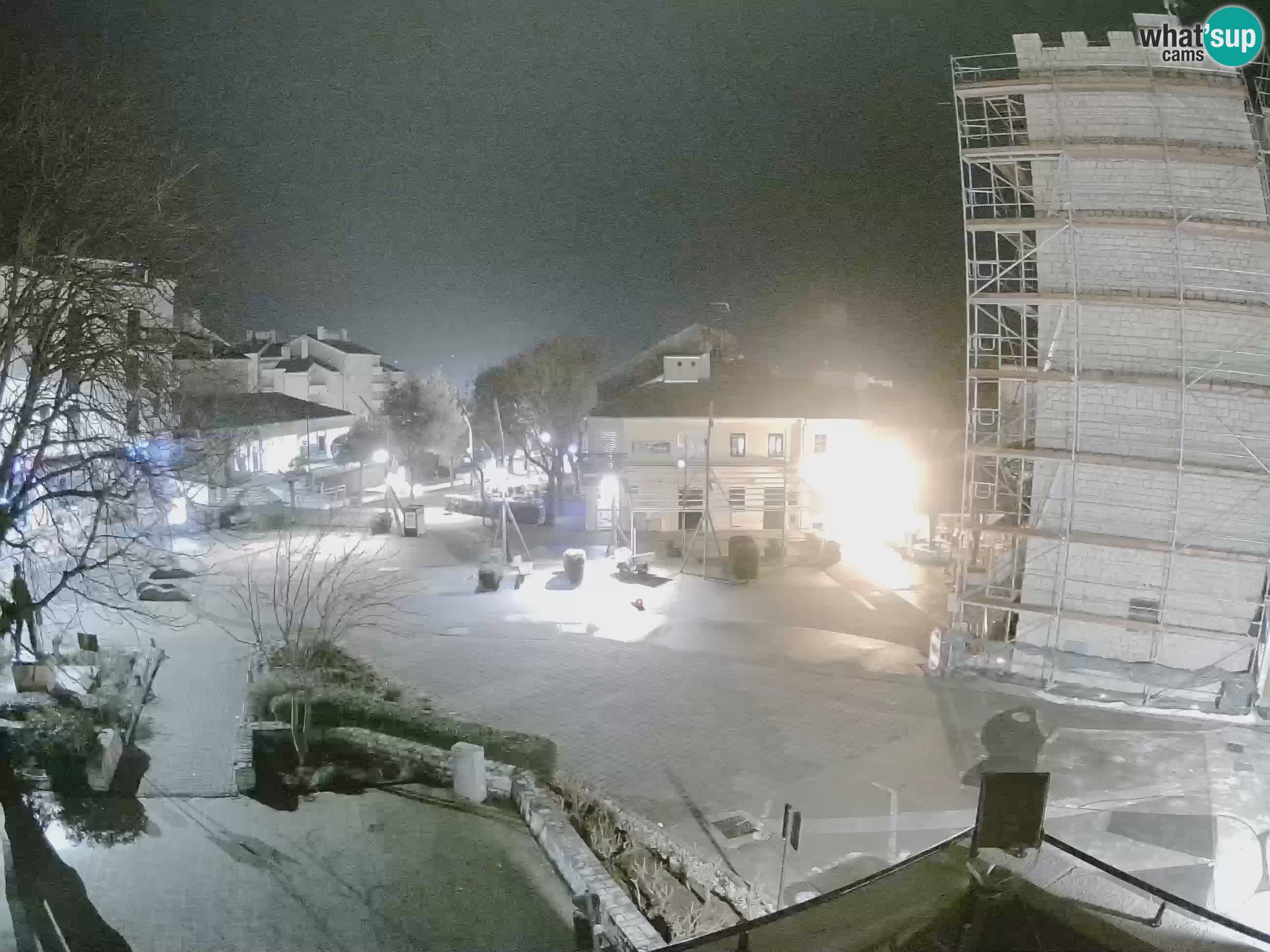 Webcam live – Novi Vinodolski – Main street Hrvatskih Branitelja