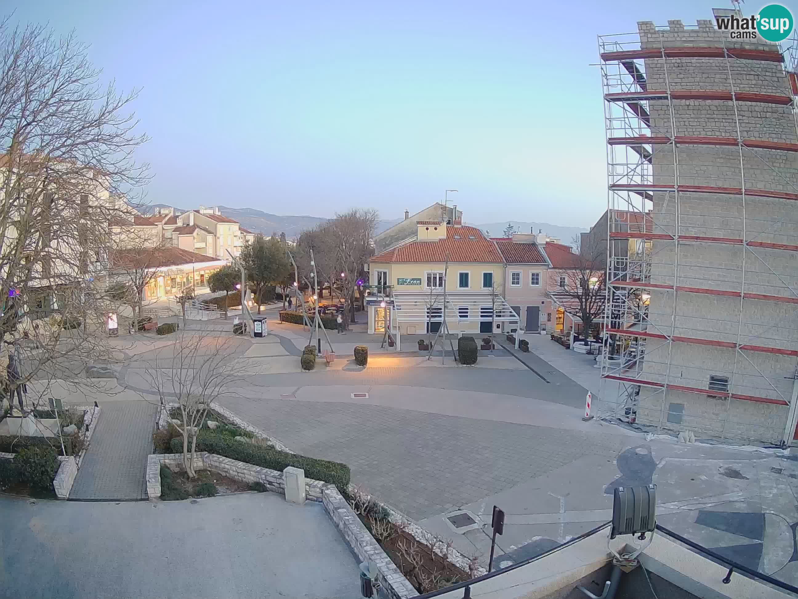 Webcam live – Novi Vinodolski – Main street Hrvatskih Branitelja