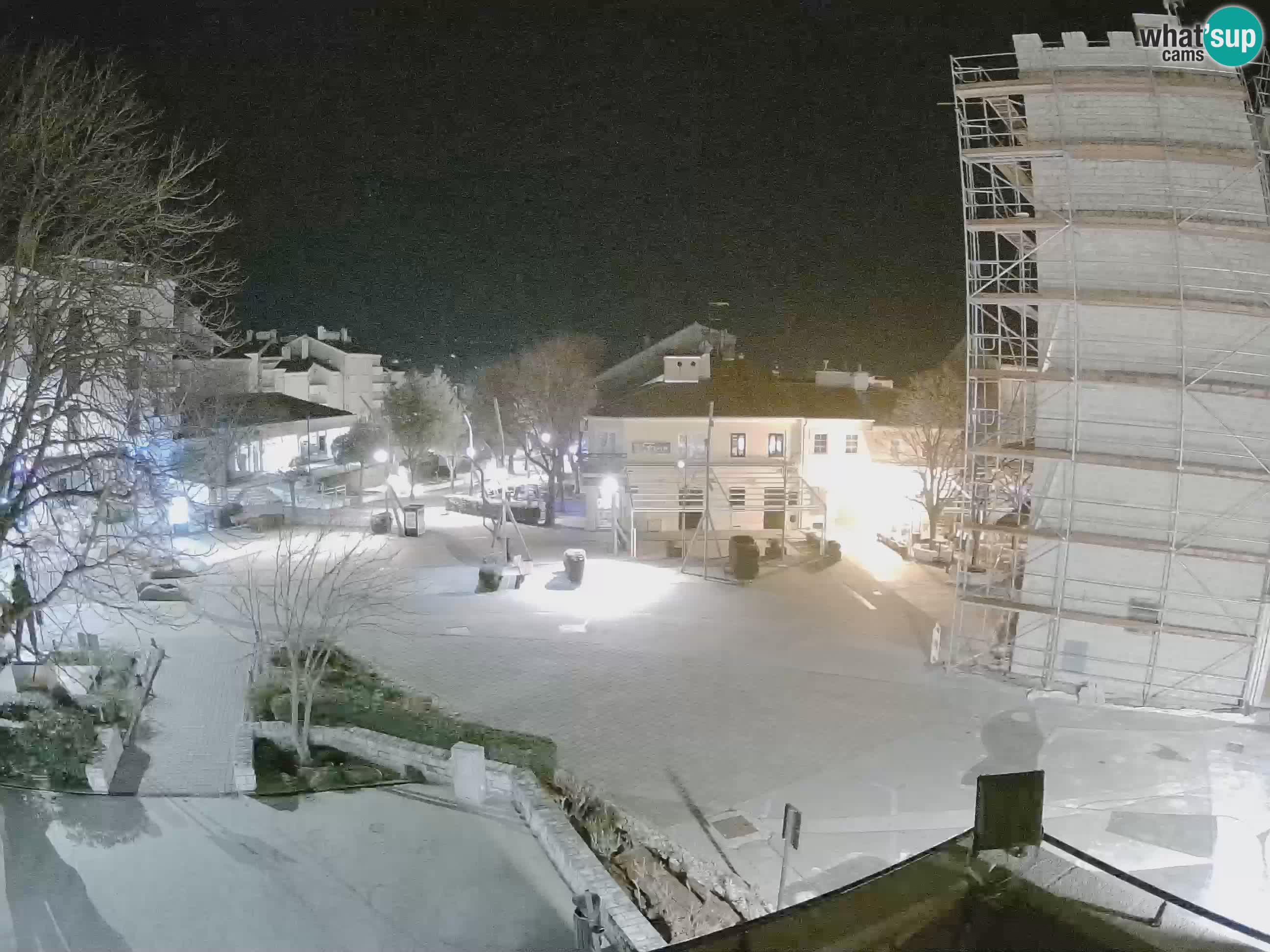 Webcam live – Novi Vinodolski – Main street Hrvatskih Branitelja