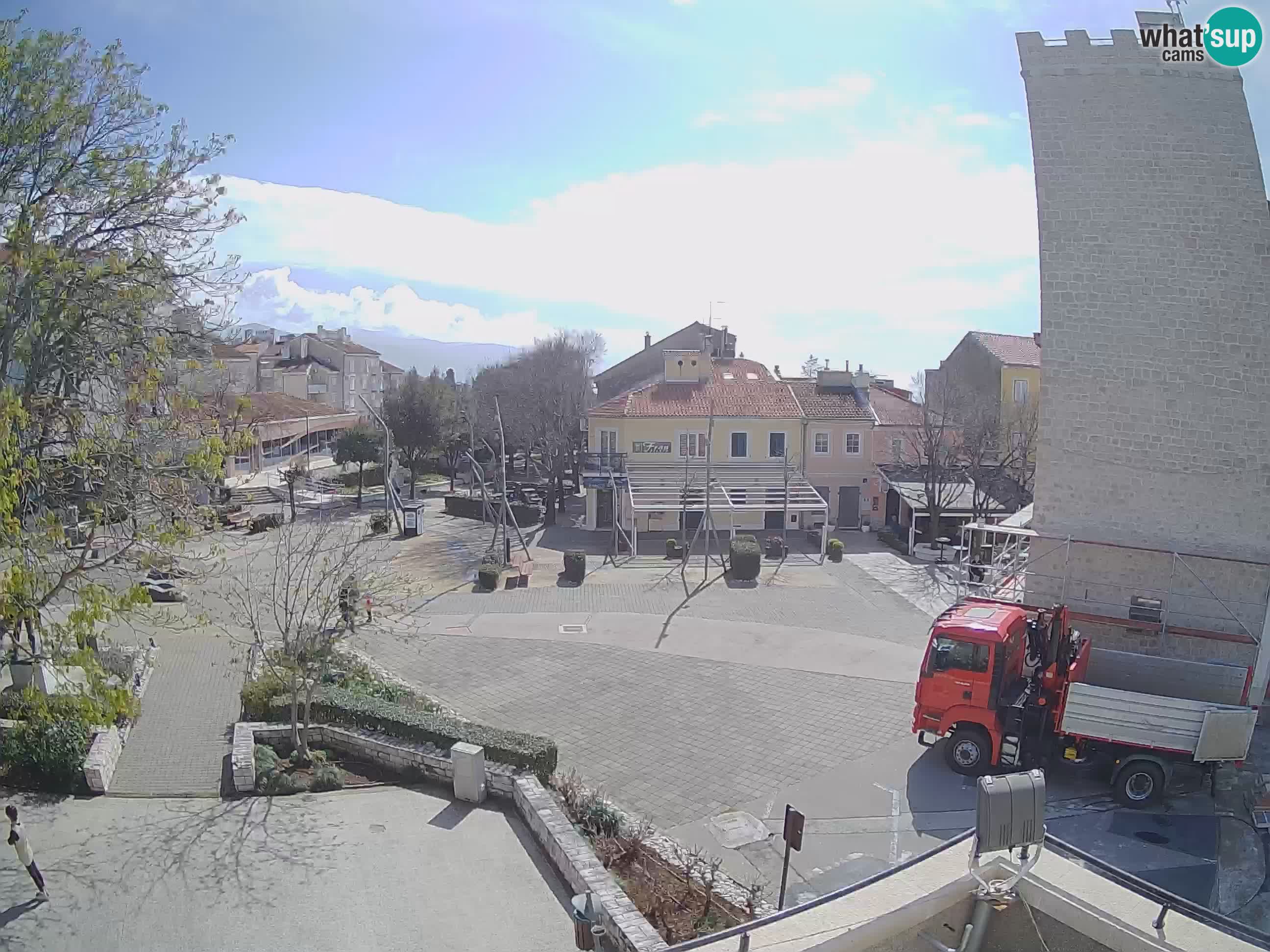 Webcam live – Novi Vinodolski – Main street Hrvatskih Branitelja