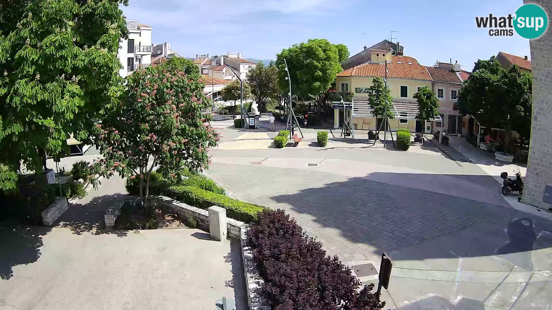 Webcam live – Novi Vinodolski – Main street Hrvatskih Branitelja