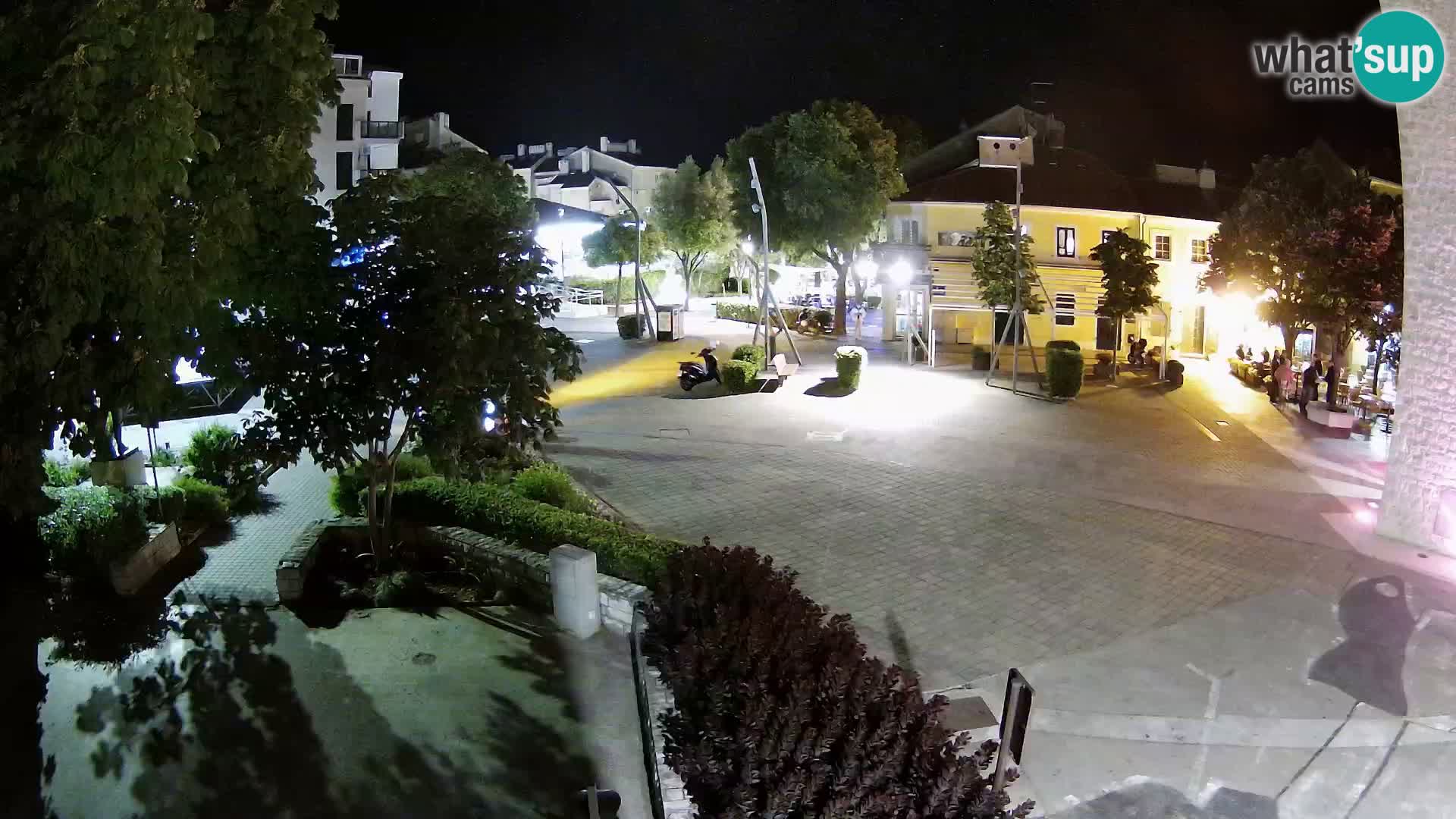 Webcam live – Novi Vinodolski – Main street Hrvatskih Branitelja