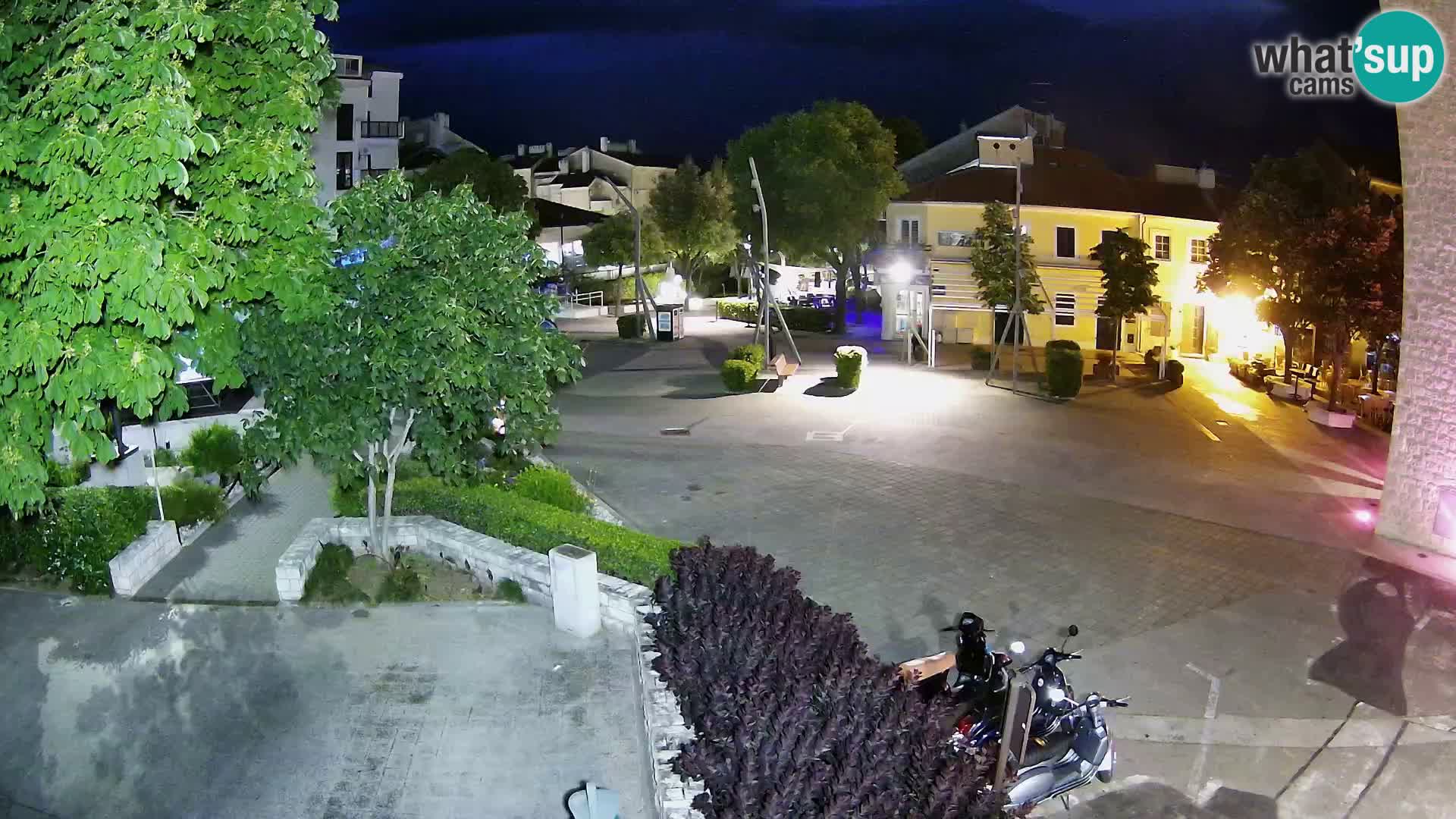 Webcam live – Novi Vinodolski – Main street Hrvatskih Branitelja