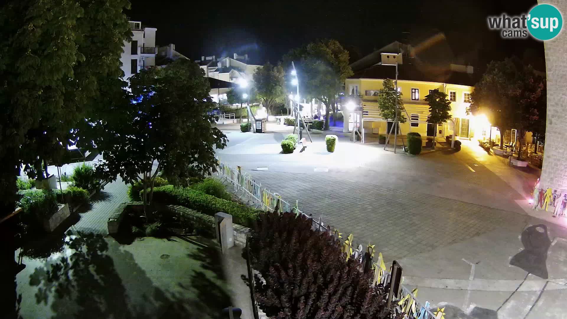 Webcam live – Novi Vinodolski – Main street Hrvatskih Branitelja