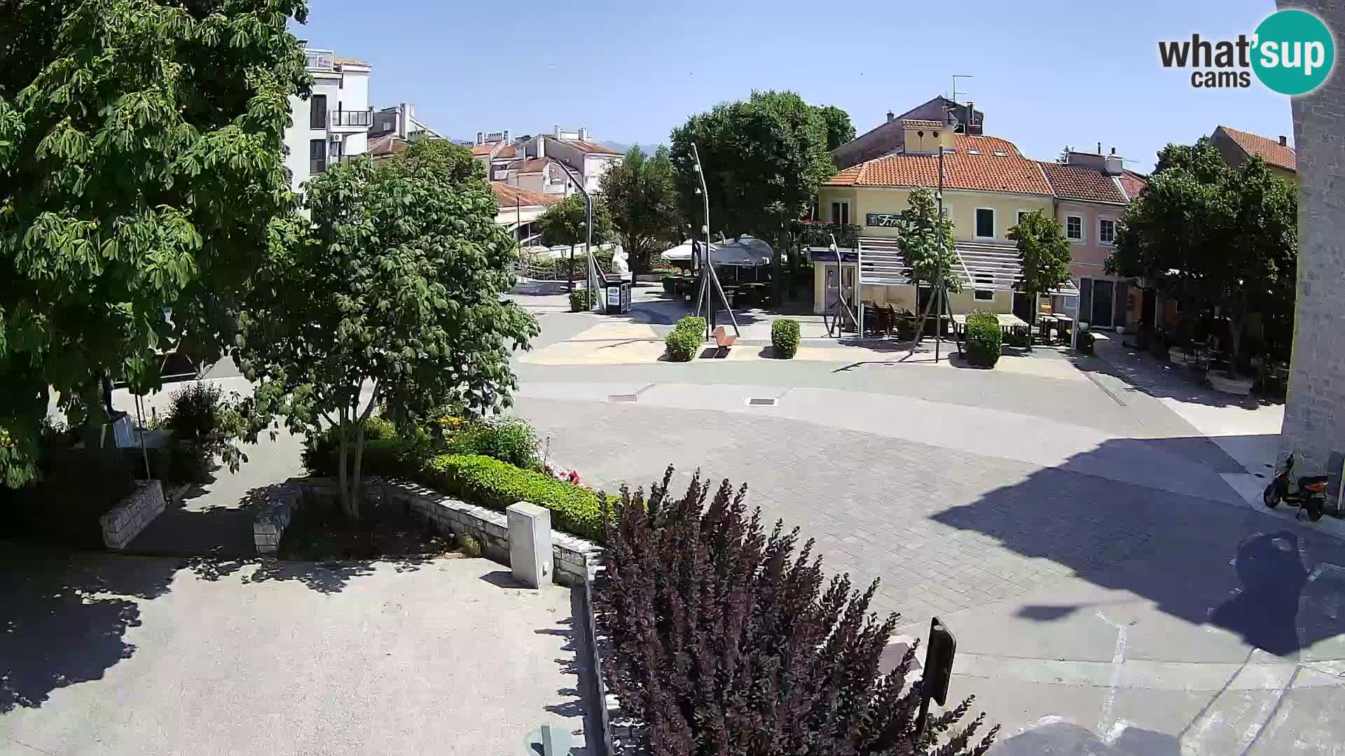 Webcam live – Novi Vinodolski – Main street Hrvatskih Branitelja