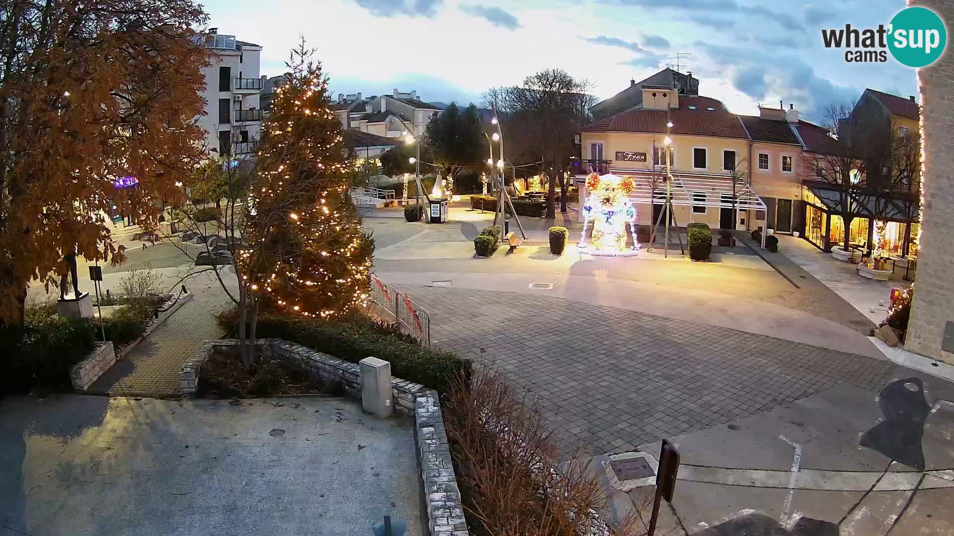 Webcam live – Novi Vinodolski – Main street Hrvatskih Branitelja