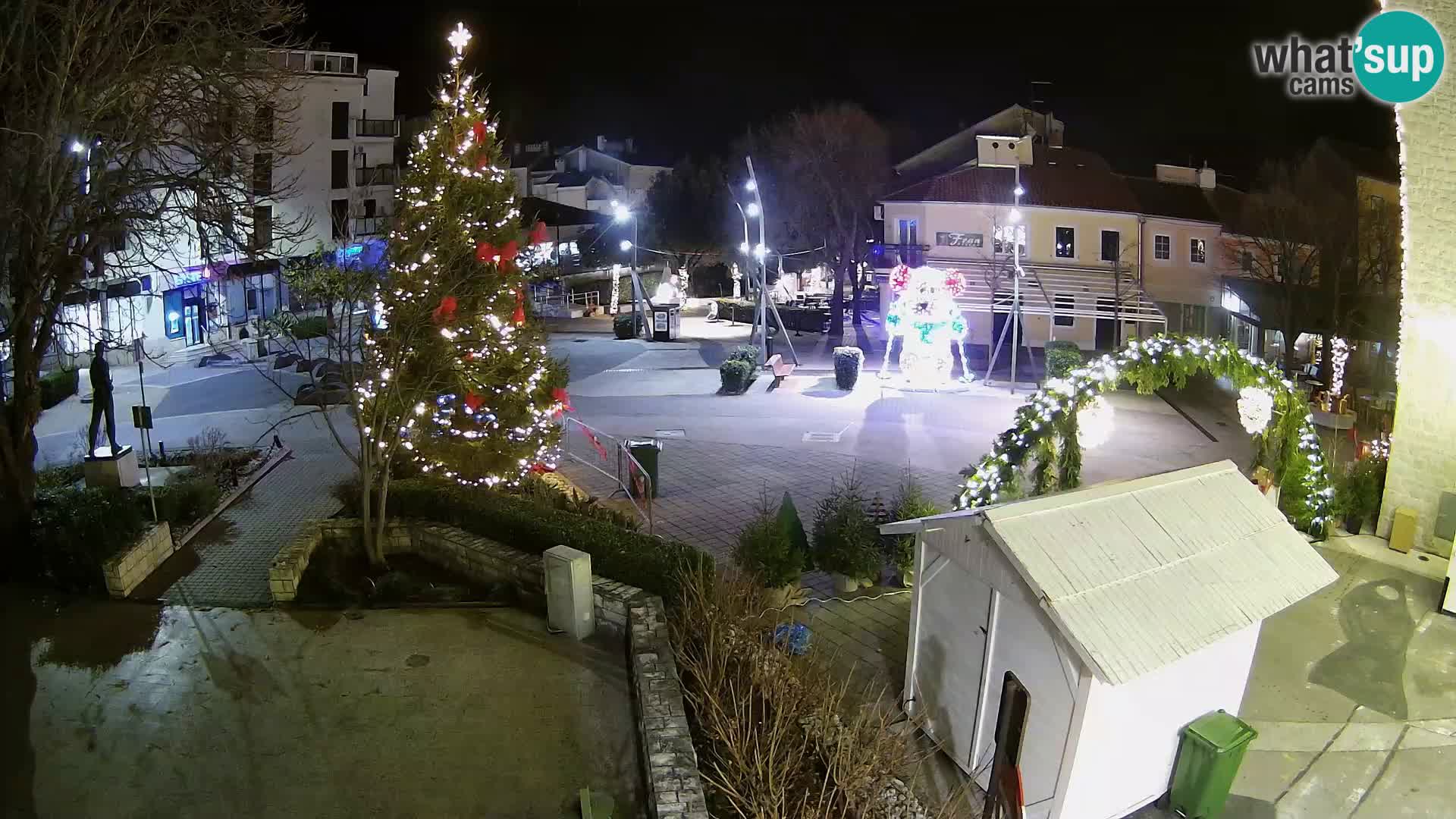 Webcam live – Novi Vinodolski – Main street Hrvatskih Branitelja